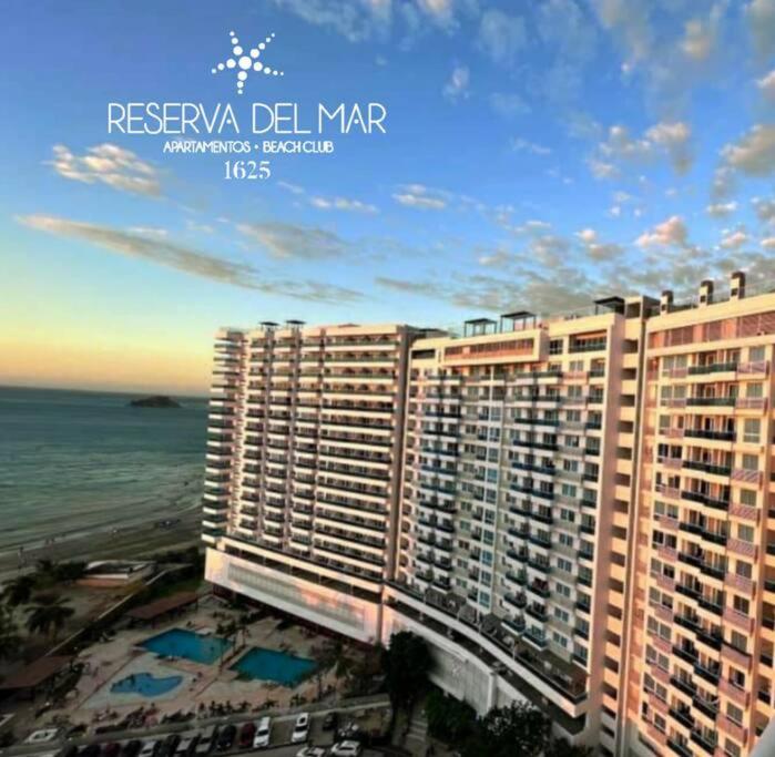 Espectacular apartamento de lujo con vista al mar y salida directa a la playa