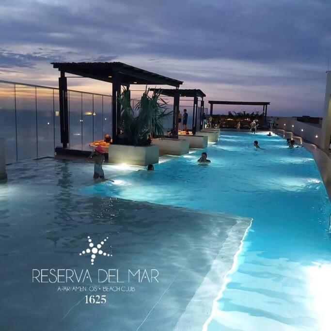 Espectacular apartamento de lujo con vista al mar y salida directa a la playa