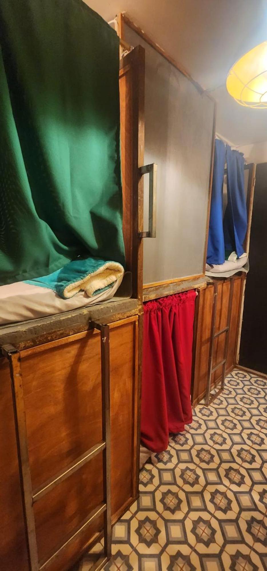 Portelli Hostal Zona G