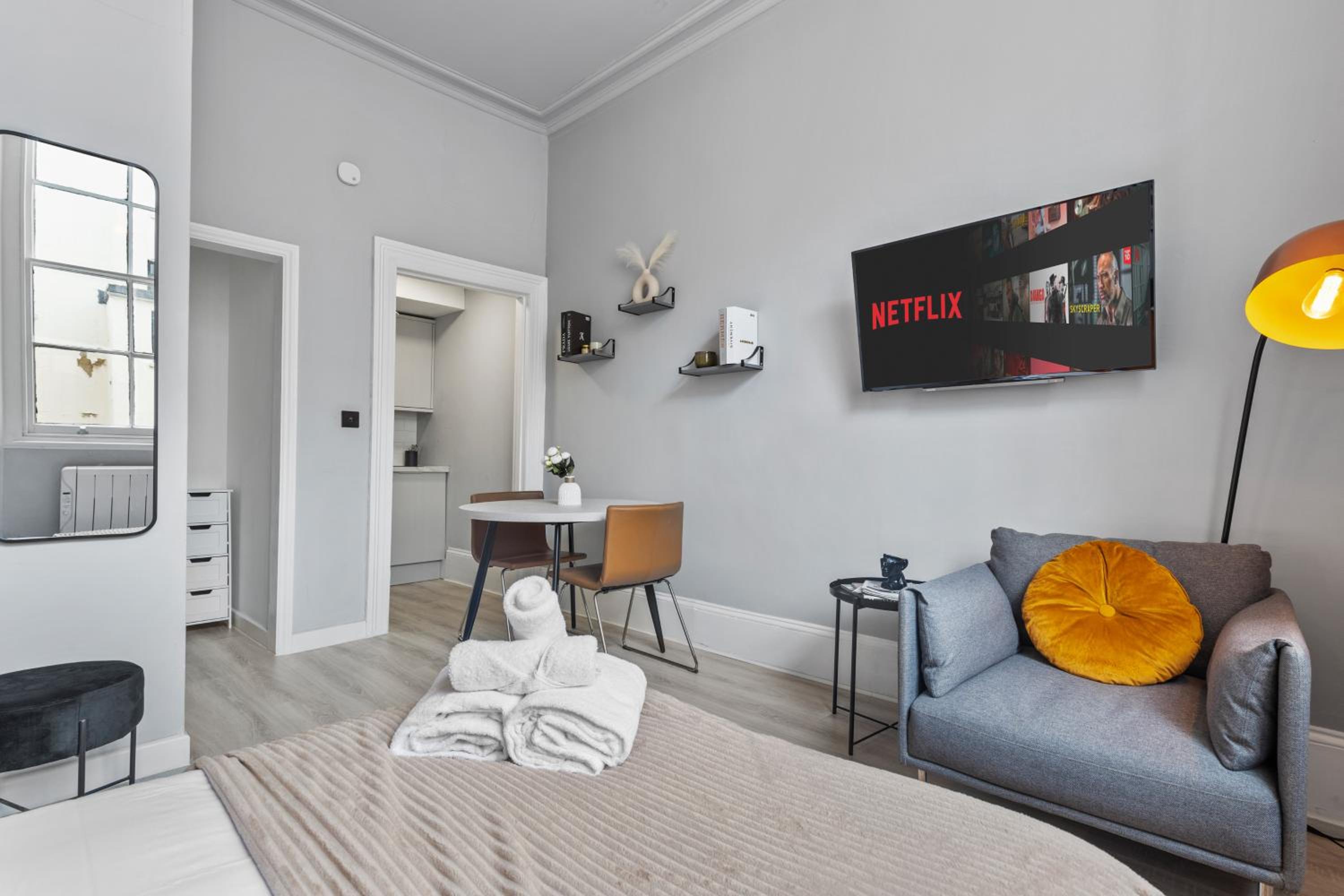 Cozy & Welcoming Studio Apartments in Premium Hyde Park Location