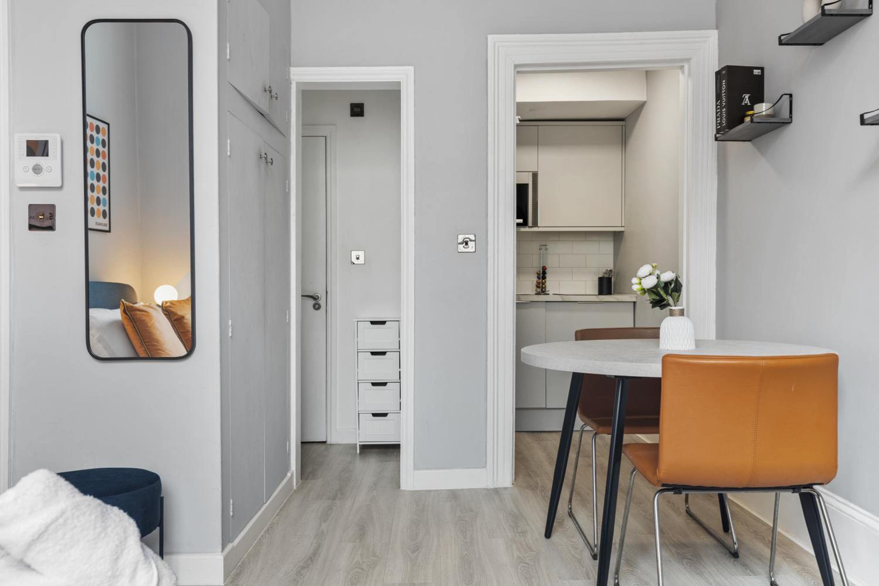 Cozy & Welcoming Studio Apartments in Premium Hyde Park Location
