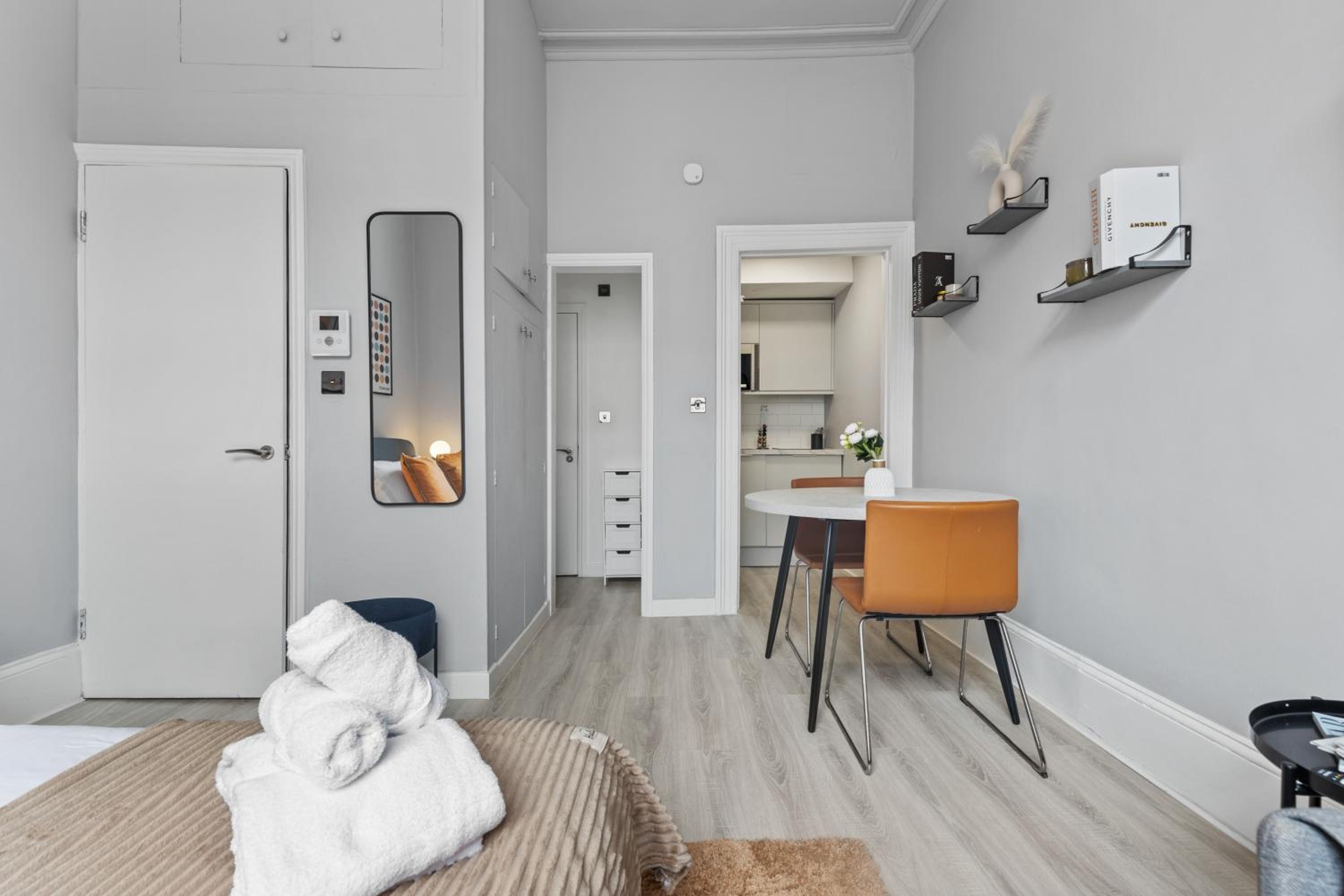 Cozy & Welcoming Studio Apartments in Premium Hyde Park Location