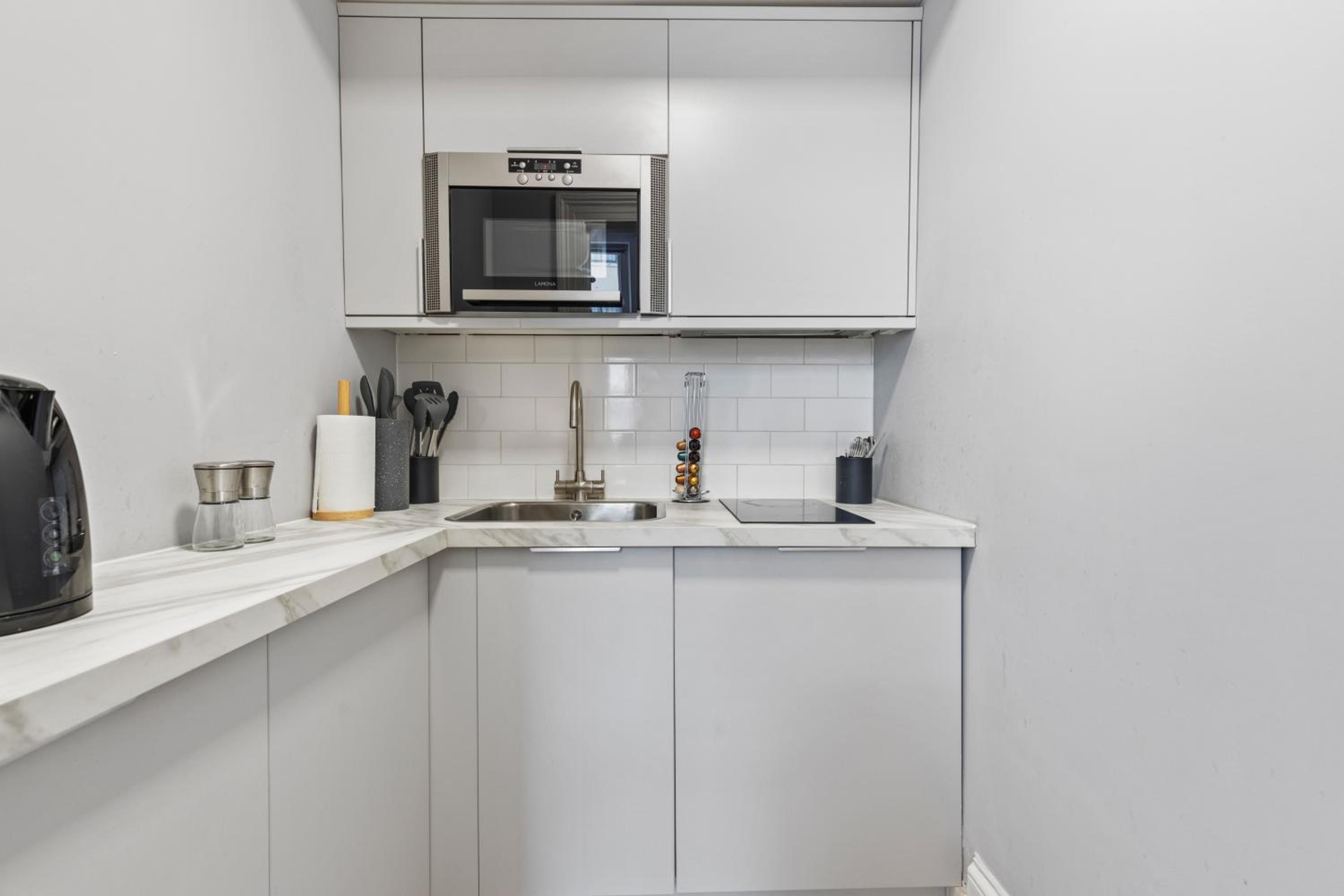 Cozy & Welcoming Studio Apartments in Premium Hyde Park Location