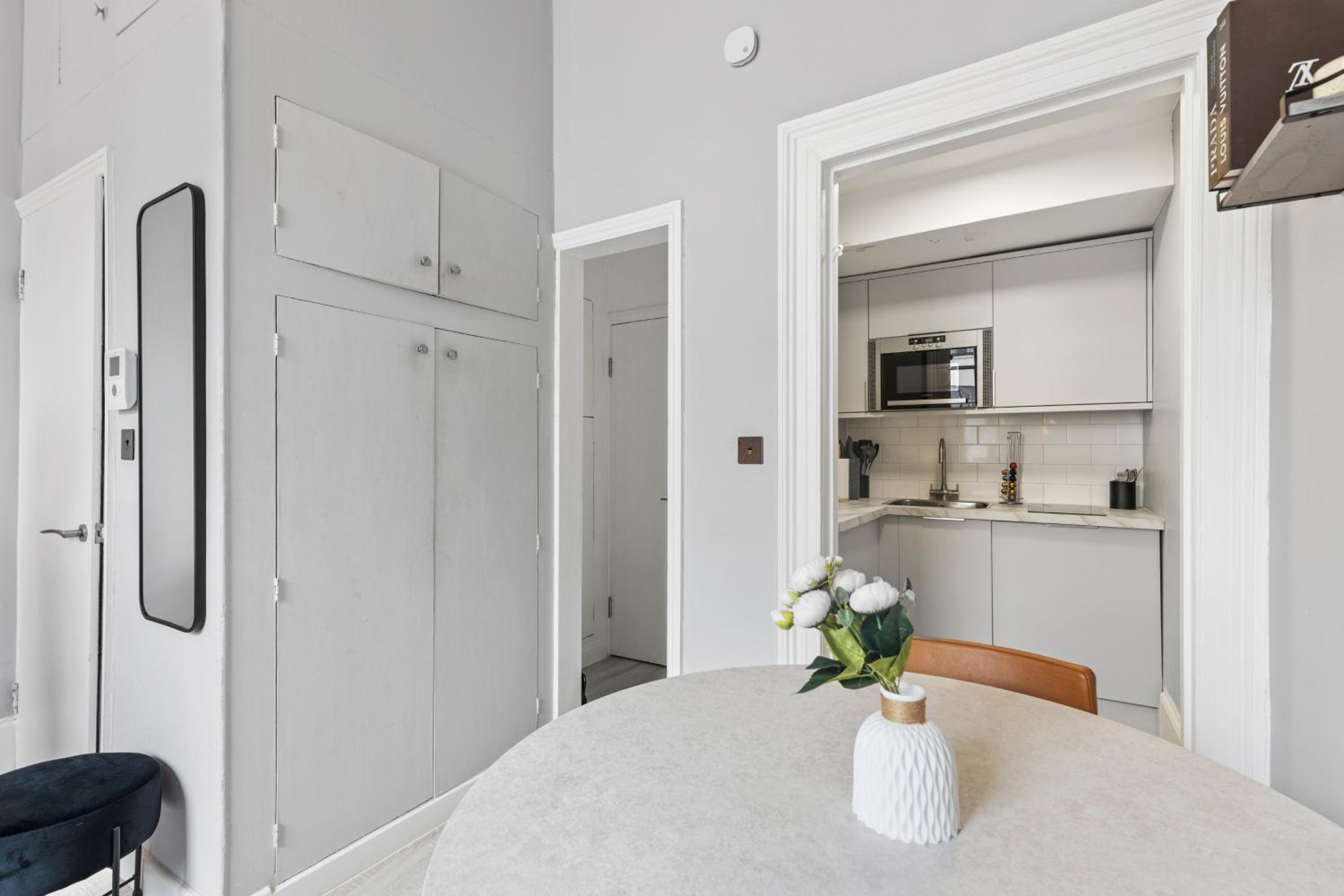 Cozy & Welcoming Studio Apartments in Premium Hyde Park Location