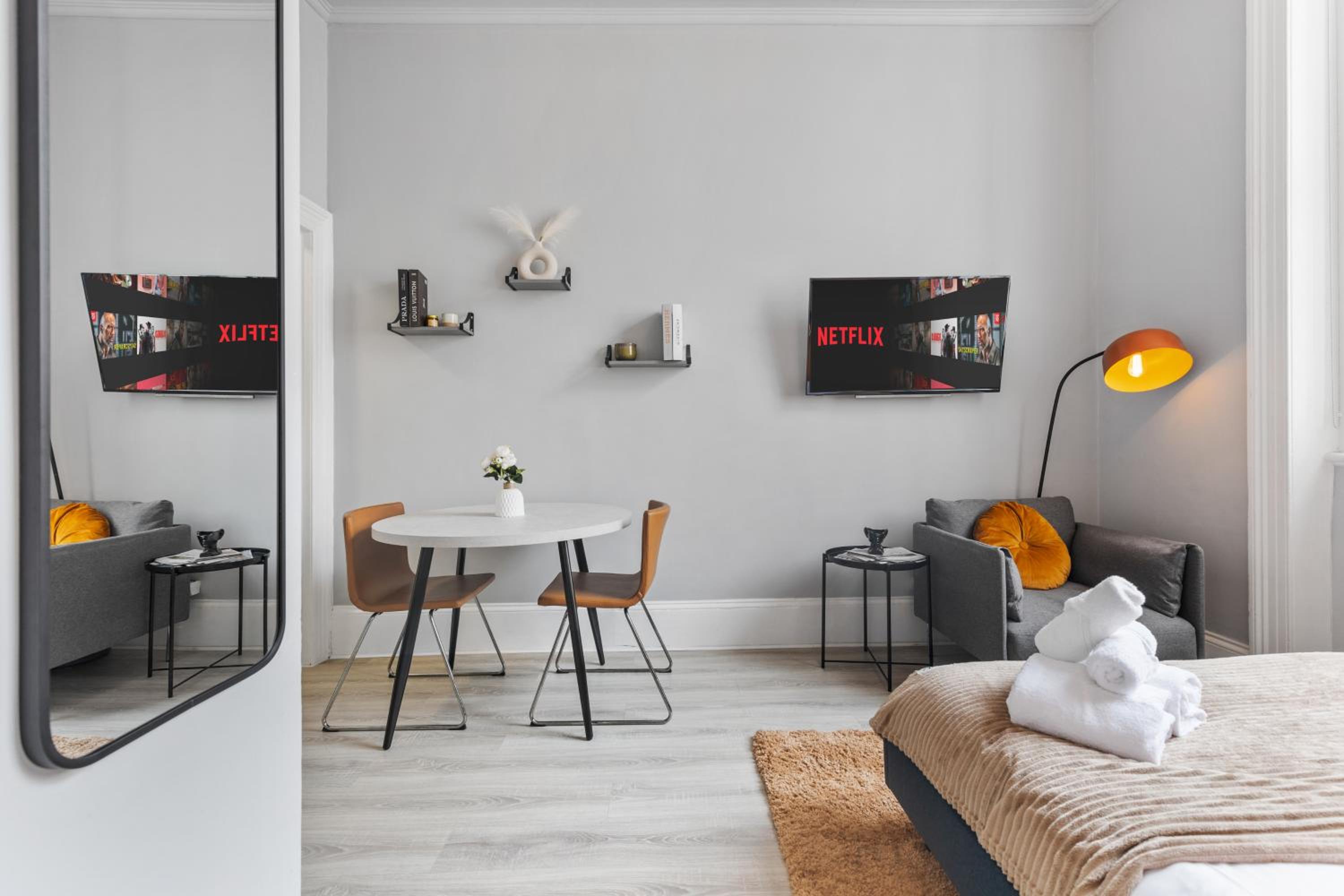 Cozy & Welcoming Studio Apartments in Premium Hyde Park Location