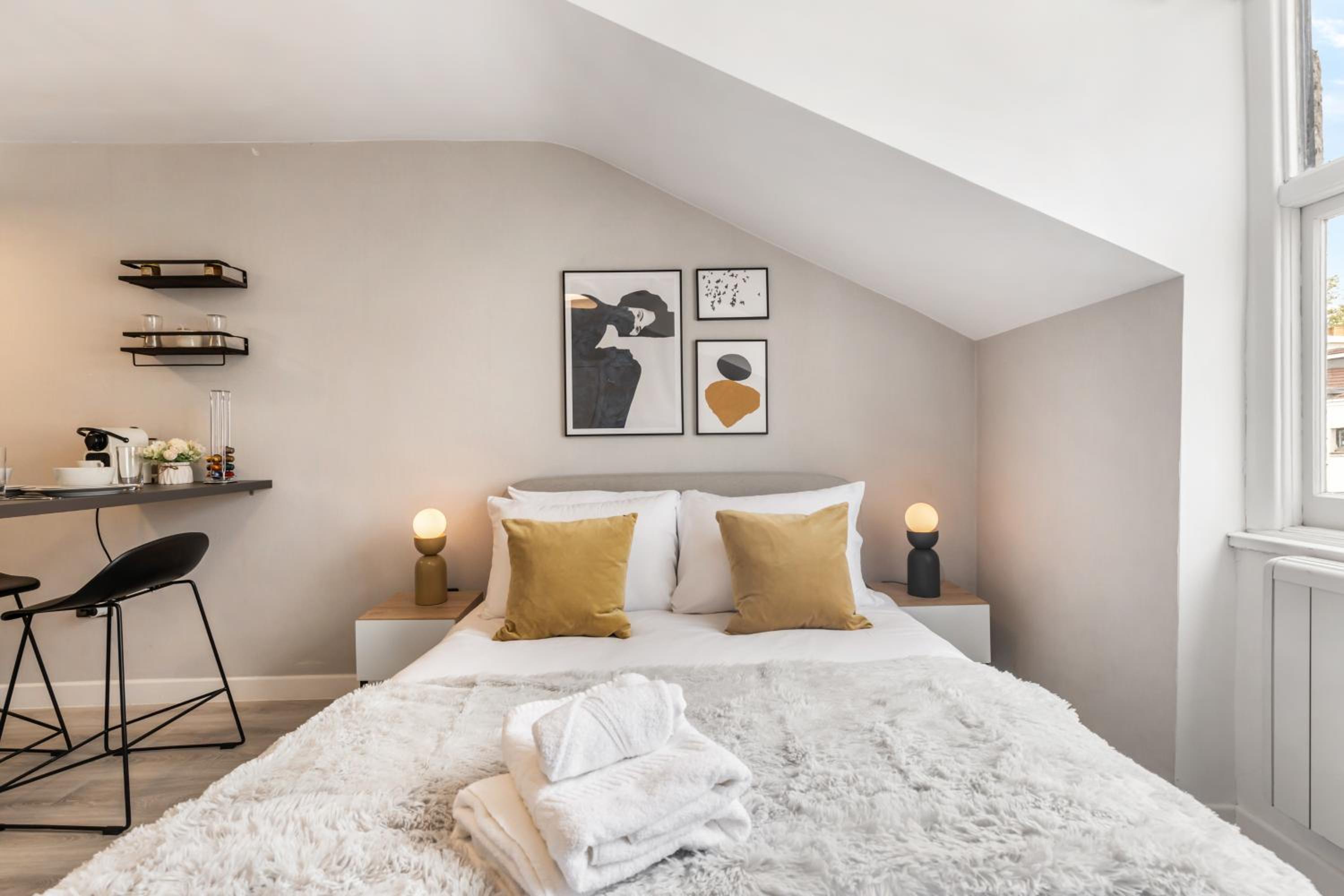 Cozy & Welcoming Studio Apartments in Premium Hyde Park Location
