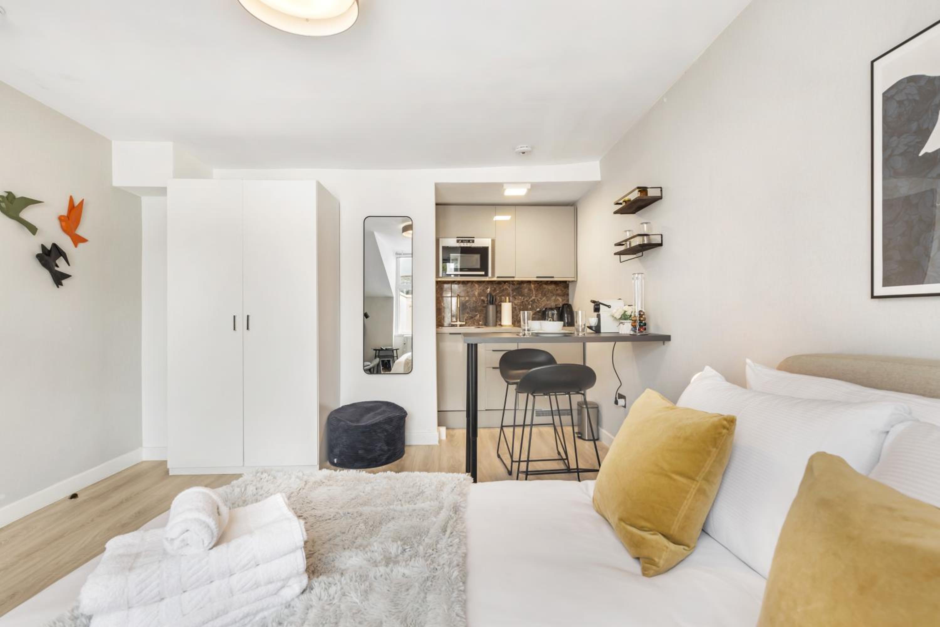 Cozy & Welcoming Studio Apartments in Premium Hyde Park Location