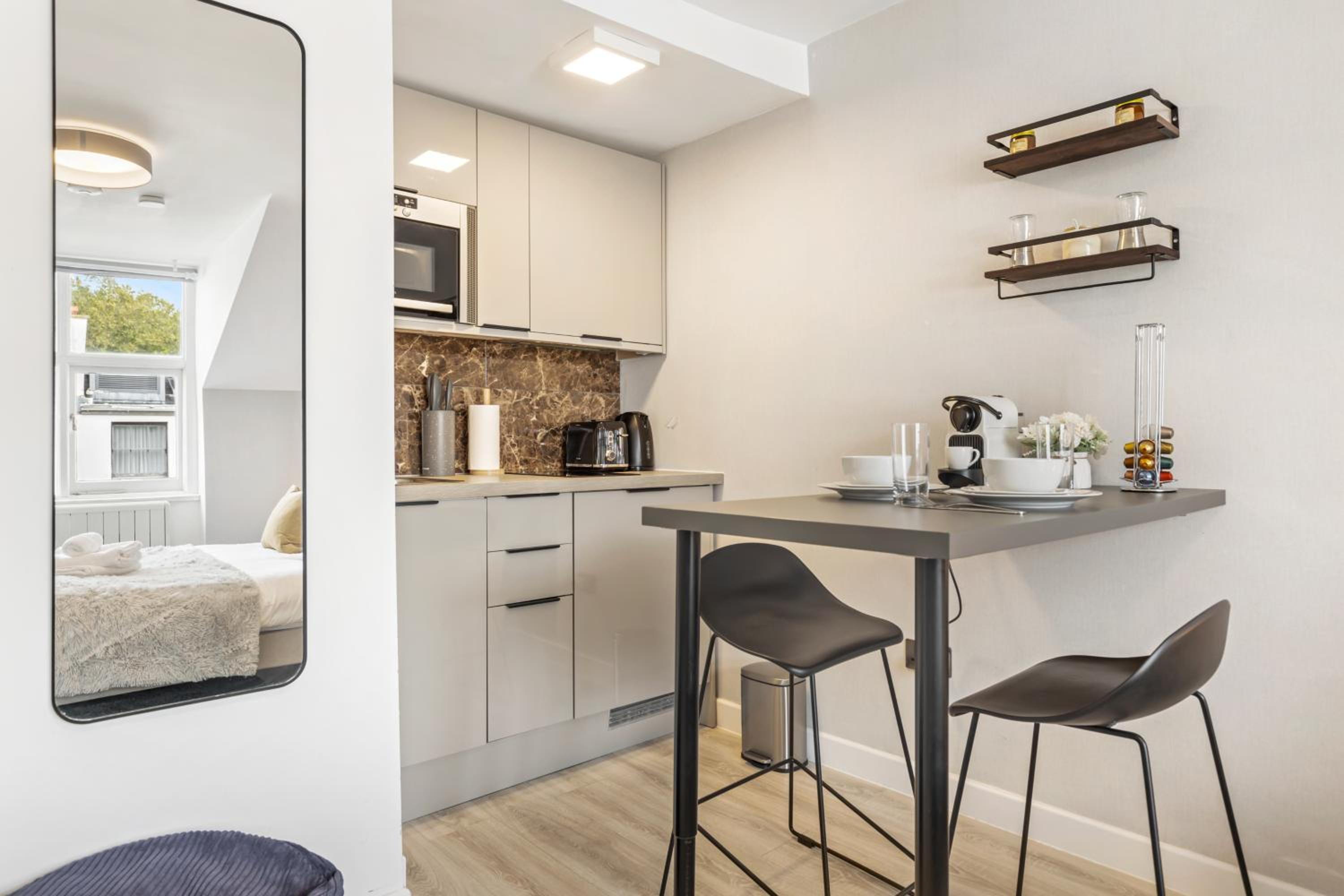 Cozy & Welcoming Studio Apartments in Premium Hyde Park Location