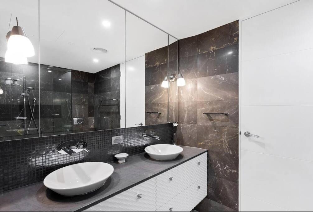 SEA PEARL 202–Waterfront Luxury Apartment