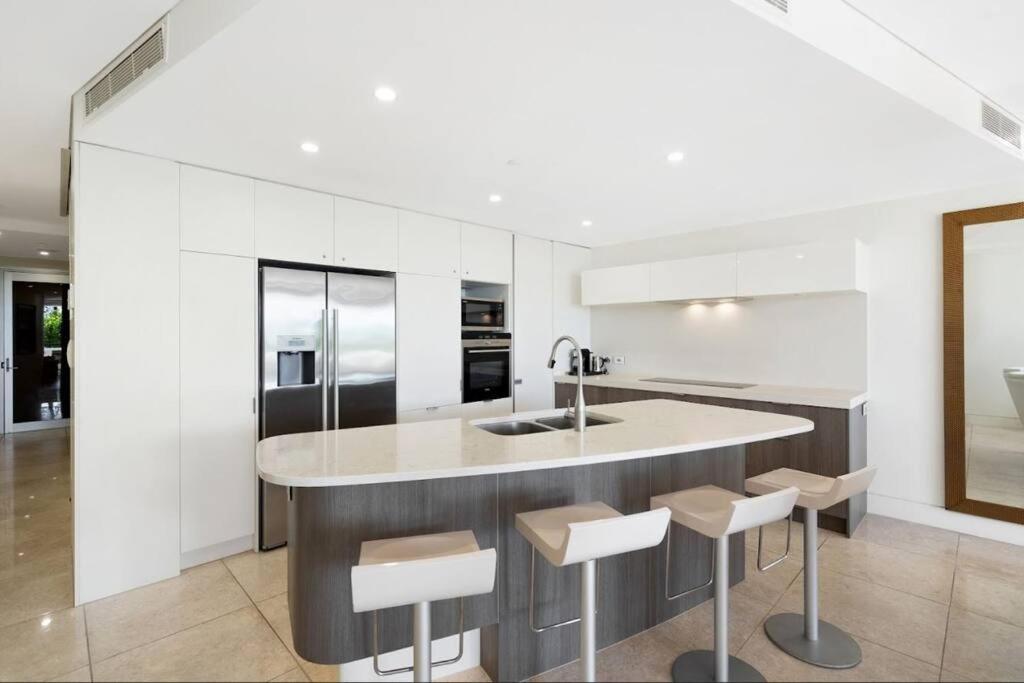 SEA PEARL 202–Waterfront Luxury Apartment