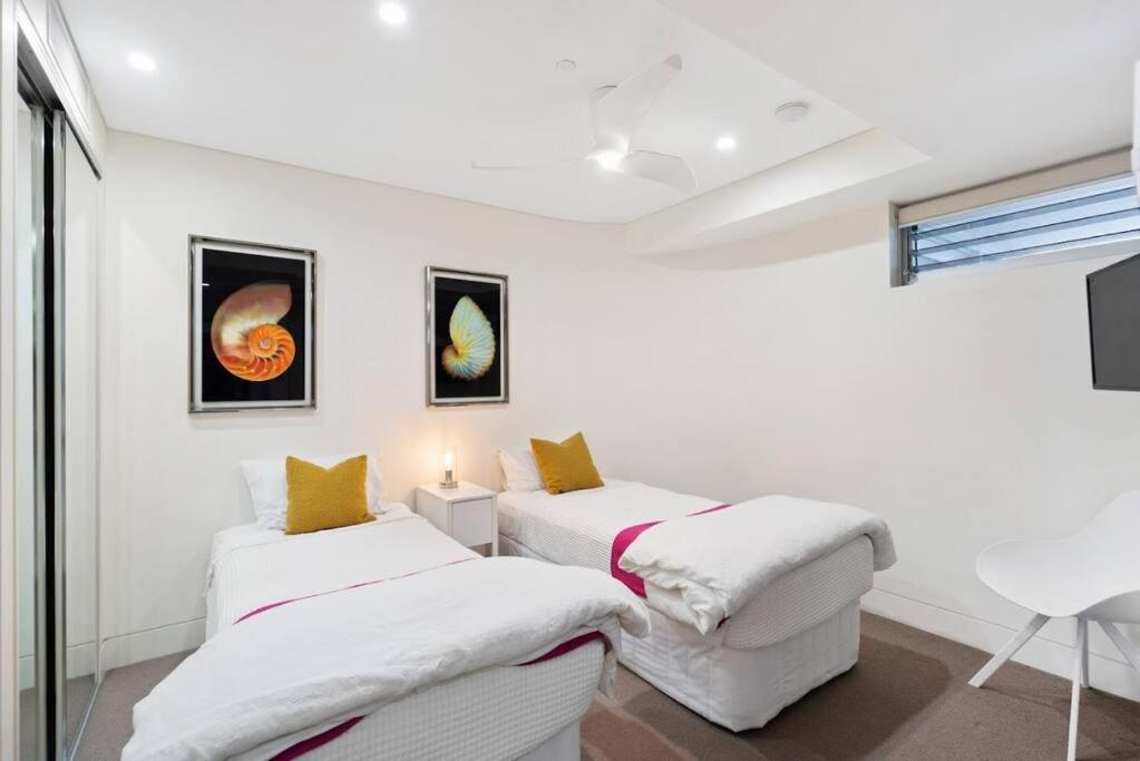 SEA PEARL 202–Waterfront Luxury Apartment