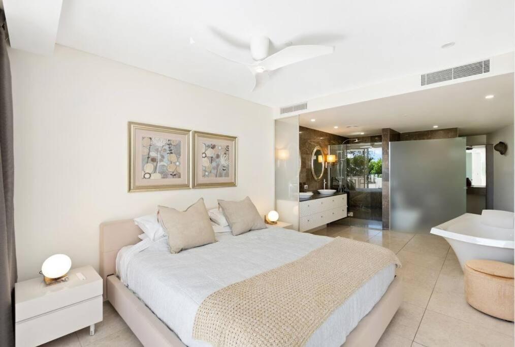 SEA PEARL 202–Waterfront Luxury Apartment