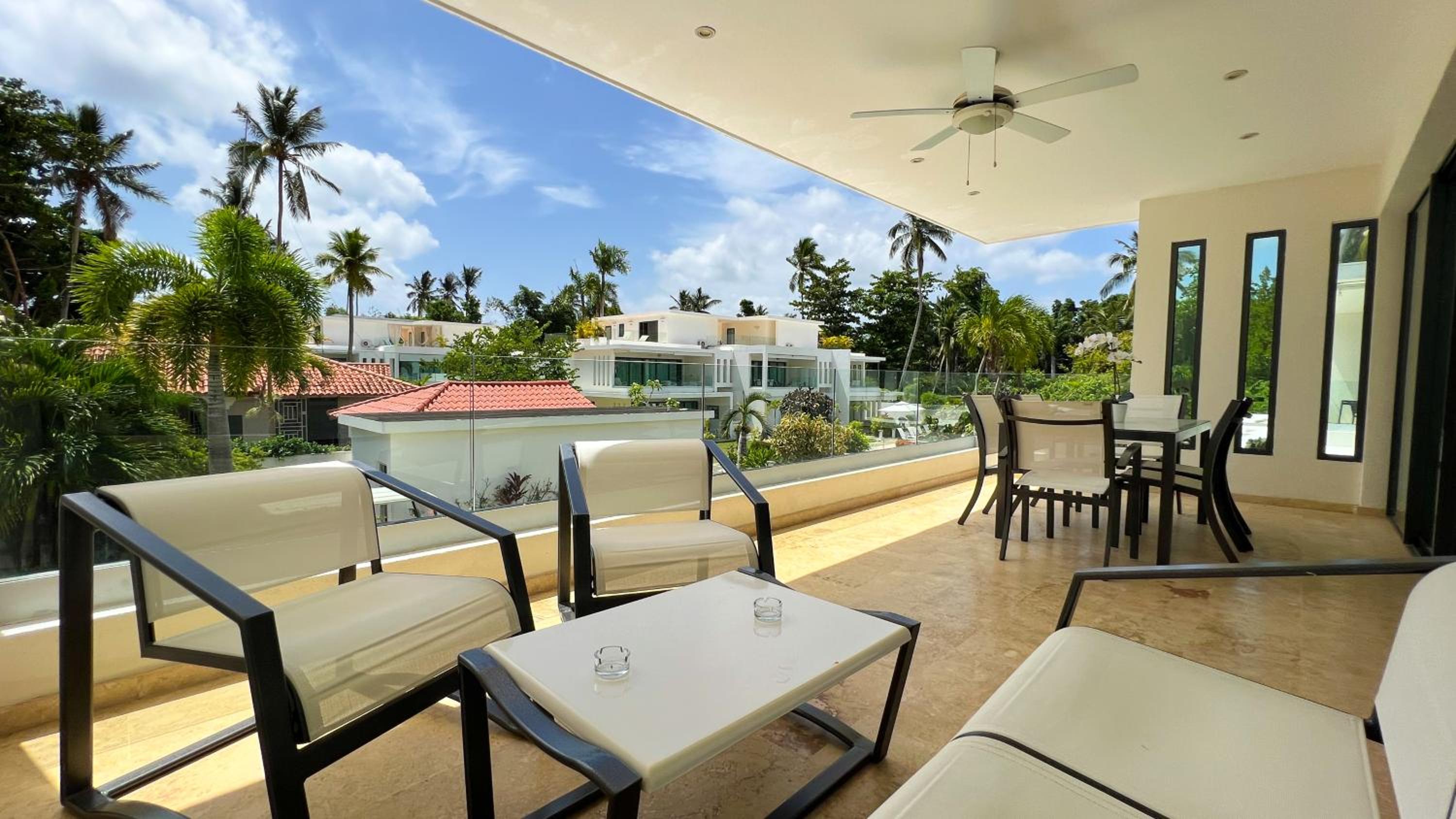 Las Ballenas Beach Apartment