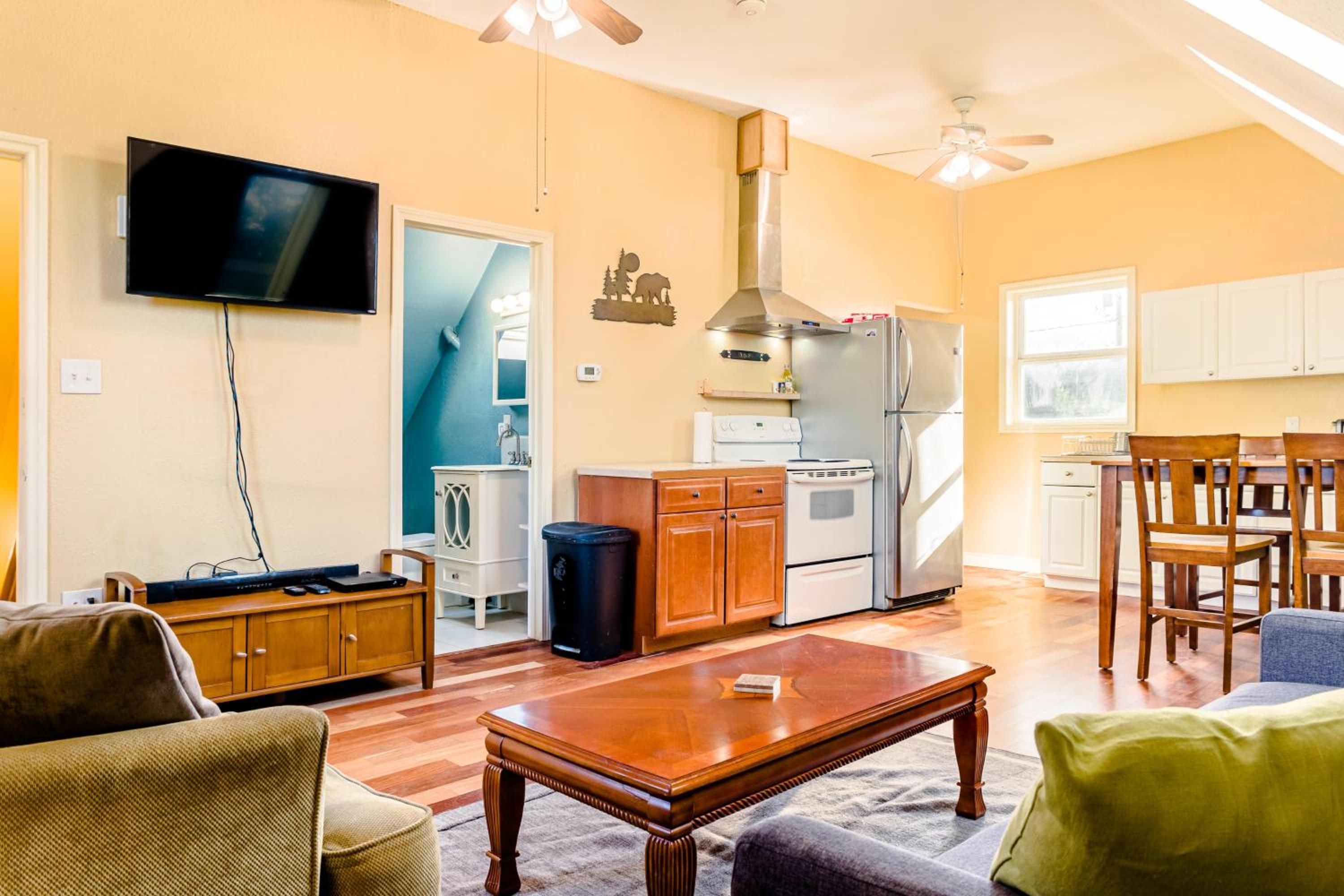Portland Urban Lodge, Quiet, Walkable, Near view 3