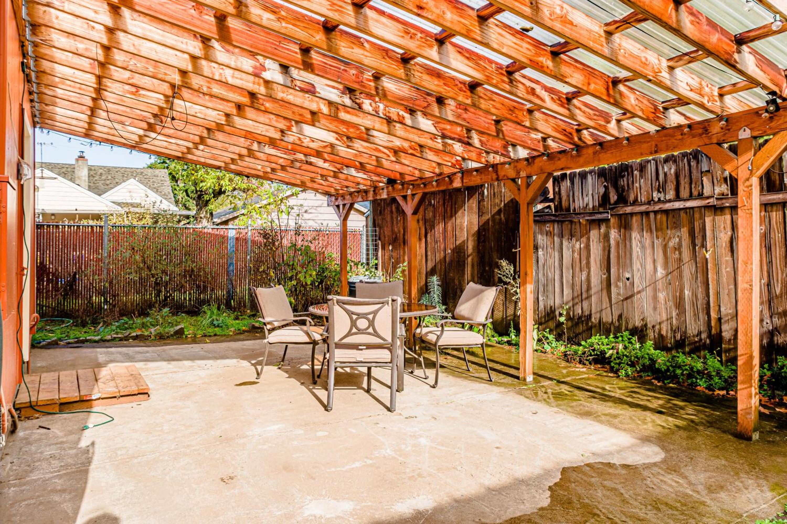 Portland Urban Lodge, Quiet, Walkable, Near view 5