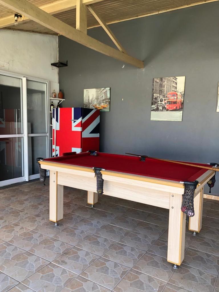 Casa de campo com piscina, mesa de bilhar e 3 quartos