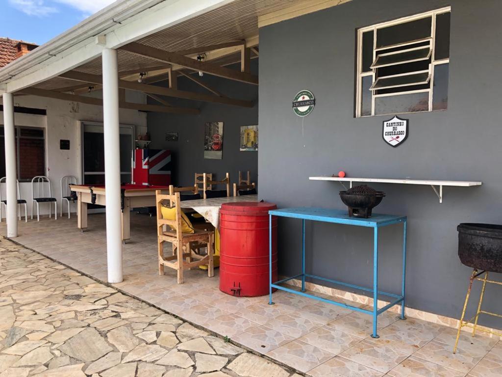 Casa de campo com piscina, mesa de bilhar e 3 quartos