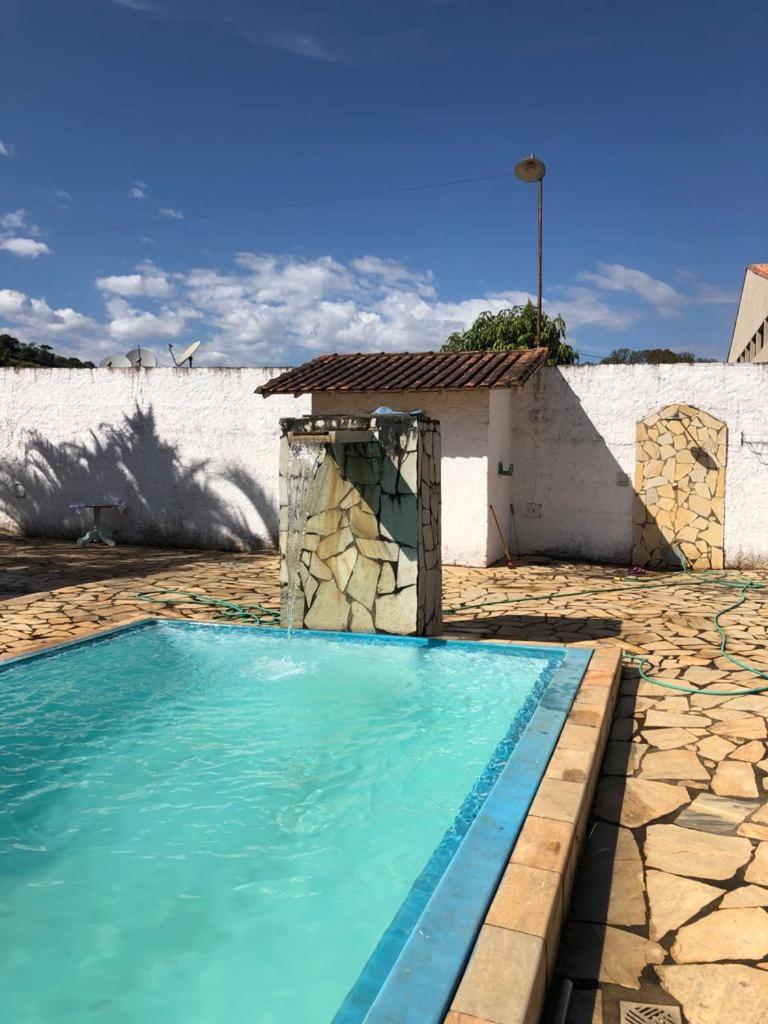 Casa de campo com piscina, mesa de bilhar e 3 quartos