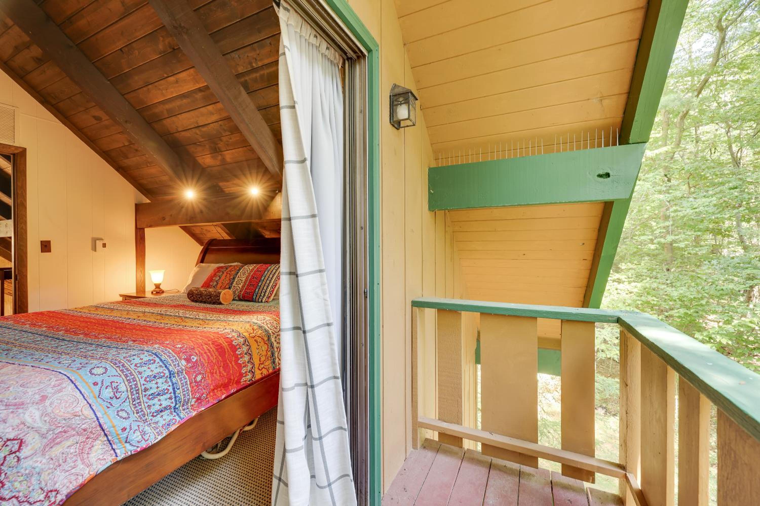 ⛰⛵️⛱Mt. Maplewood Lodge❤️Seasonal Specials ☆Poconos☆Cabin☆Hot⛷Tub☆Game Room☆