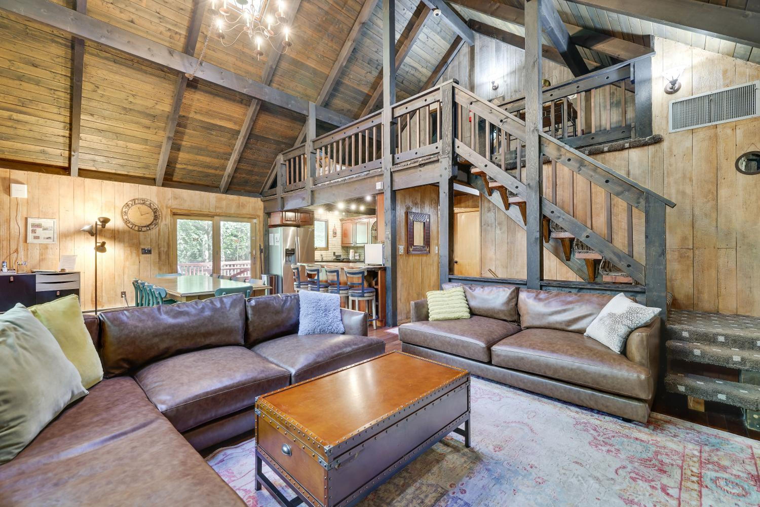 ⛰⛵️⛱Mt. Maplewood Lodge❤️Seasonal Specials ☆Poconos☆Cabin☆Hot⛷Tub☆Game Room☆