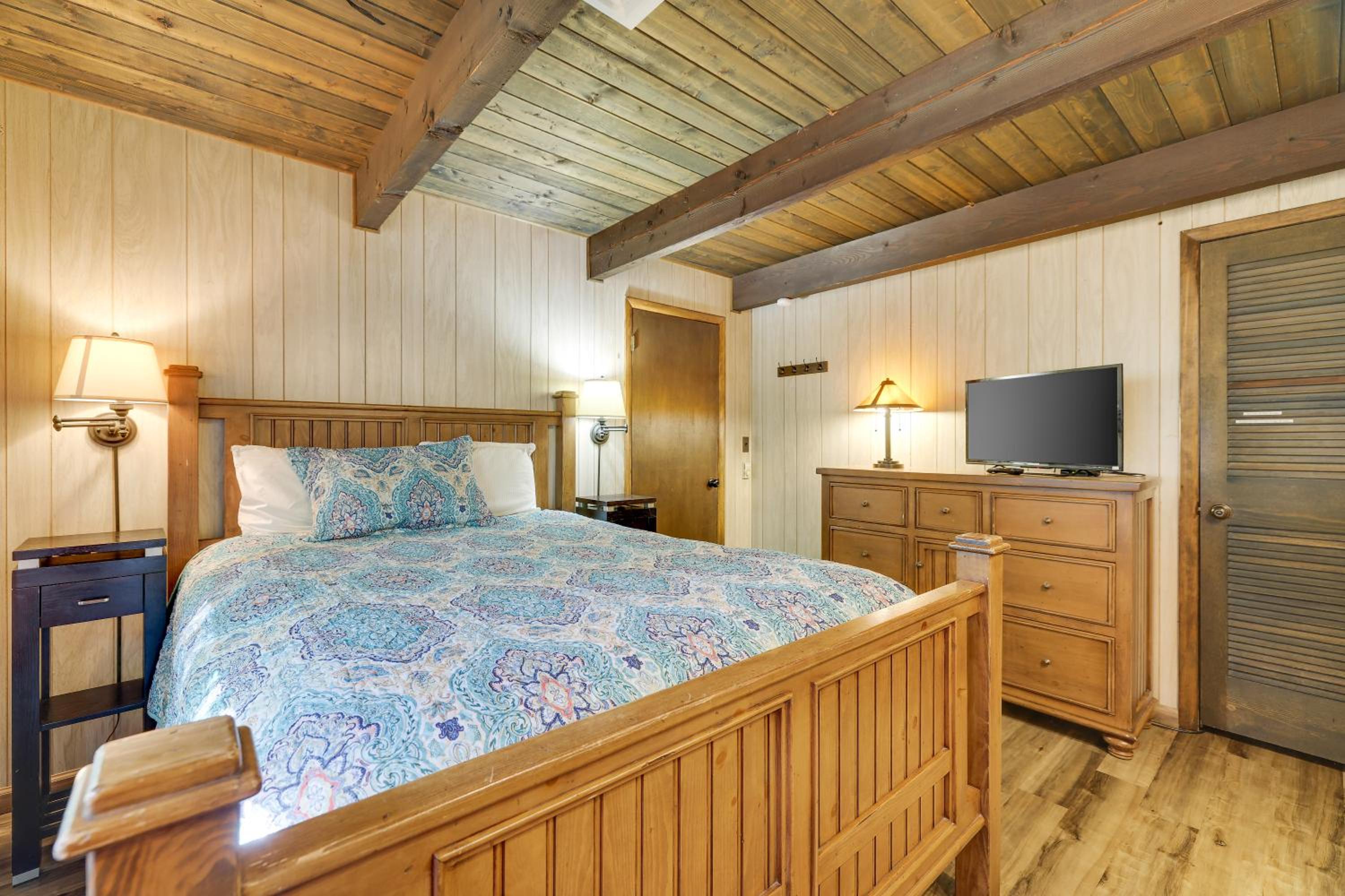 ⛰⛵️⛱Mt. Maplewood Lodge❤️Seasonal Specials ☆Poconos☆Cabin☆Hot⛷Tub☆Game Room☆
