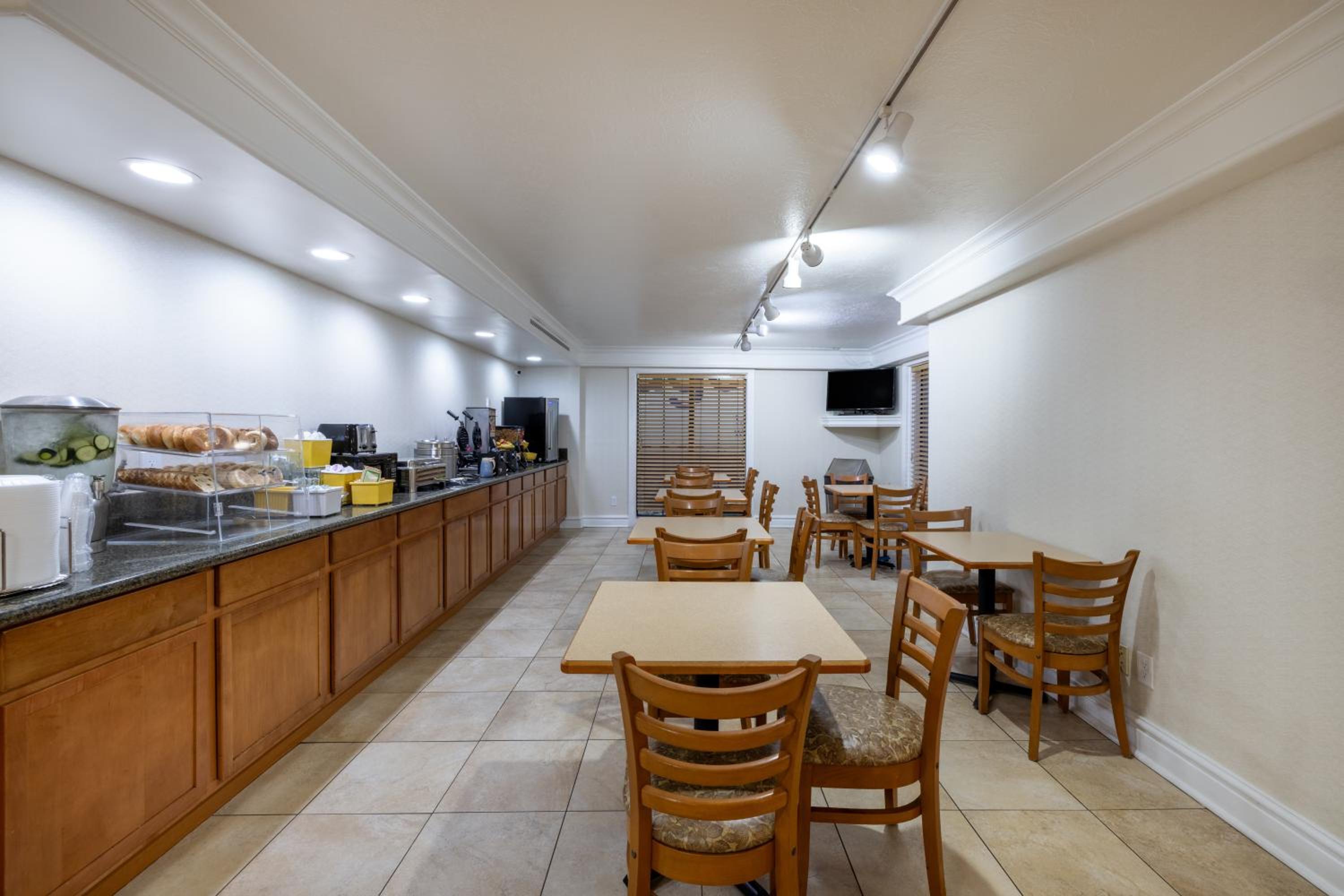 Casper Vacations - Days Inn by Wyndham Casper - Property Image 10