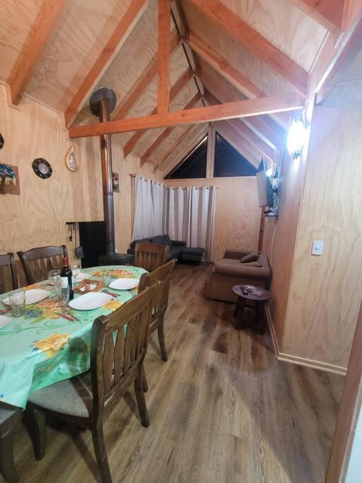 Cabaña con tinaja a orilla del lago Panguipulli