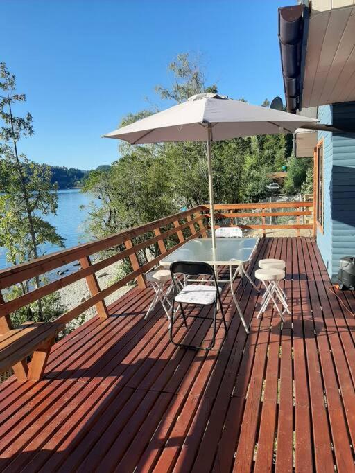 Cabaña con tinaja a orilla del lago Panguipulli