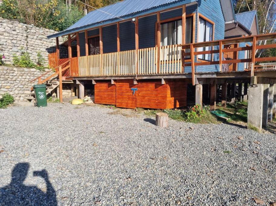 Cabaña con tinaja a orilla del lago Panguipulli