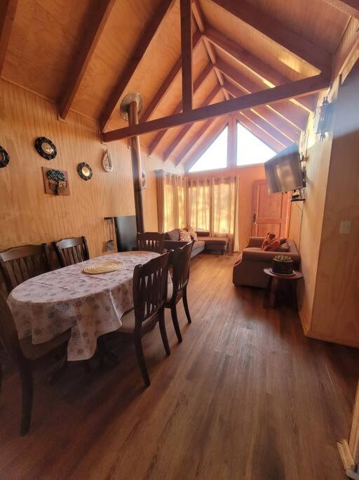 Cabaña con tinaja a orilla del lago Panguipulli