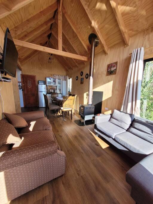 Cabaña con tinaja a orilla del lago Panguipulli