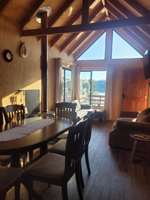 Cabaña con tinaja a orilla del lago Panguipulli