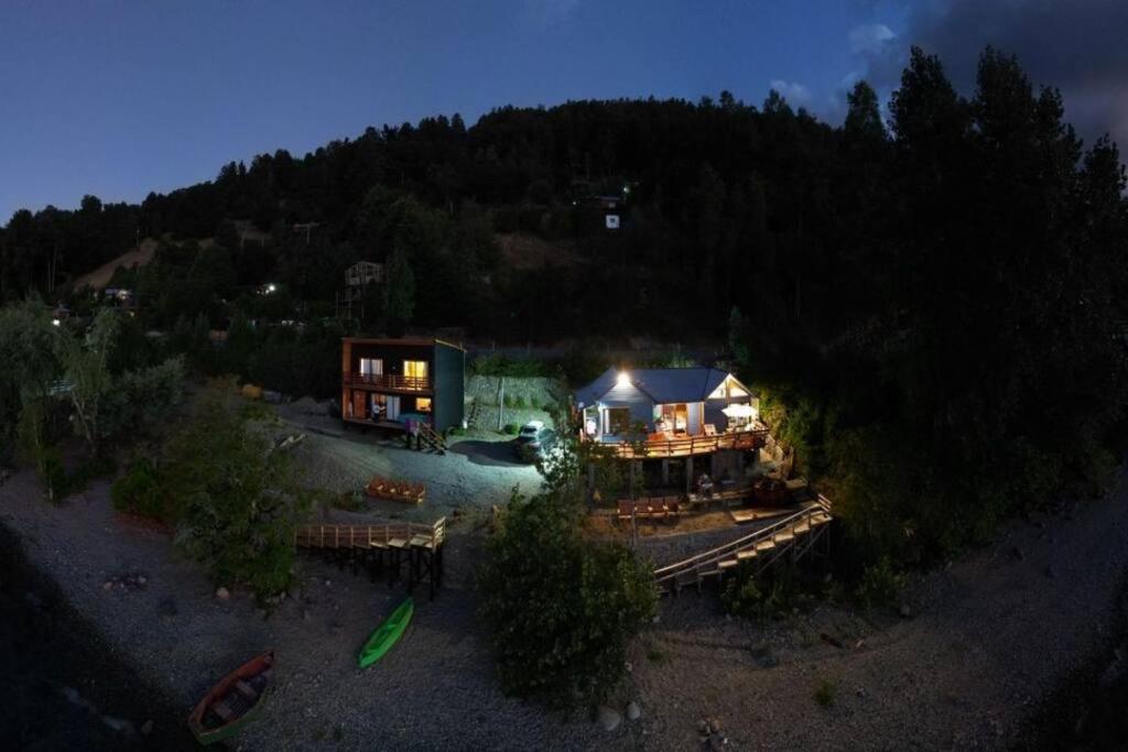 Cabaña con tinaja a orilla del lago Panguipulli