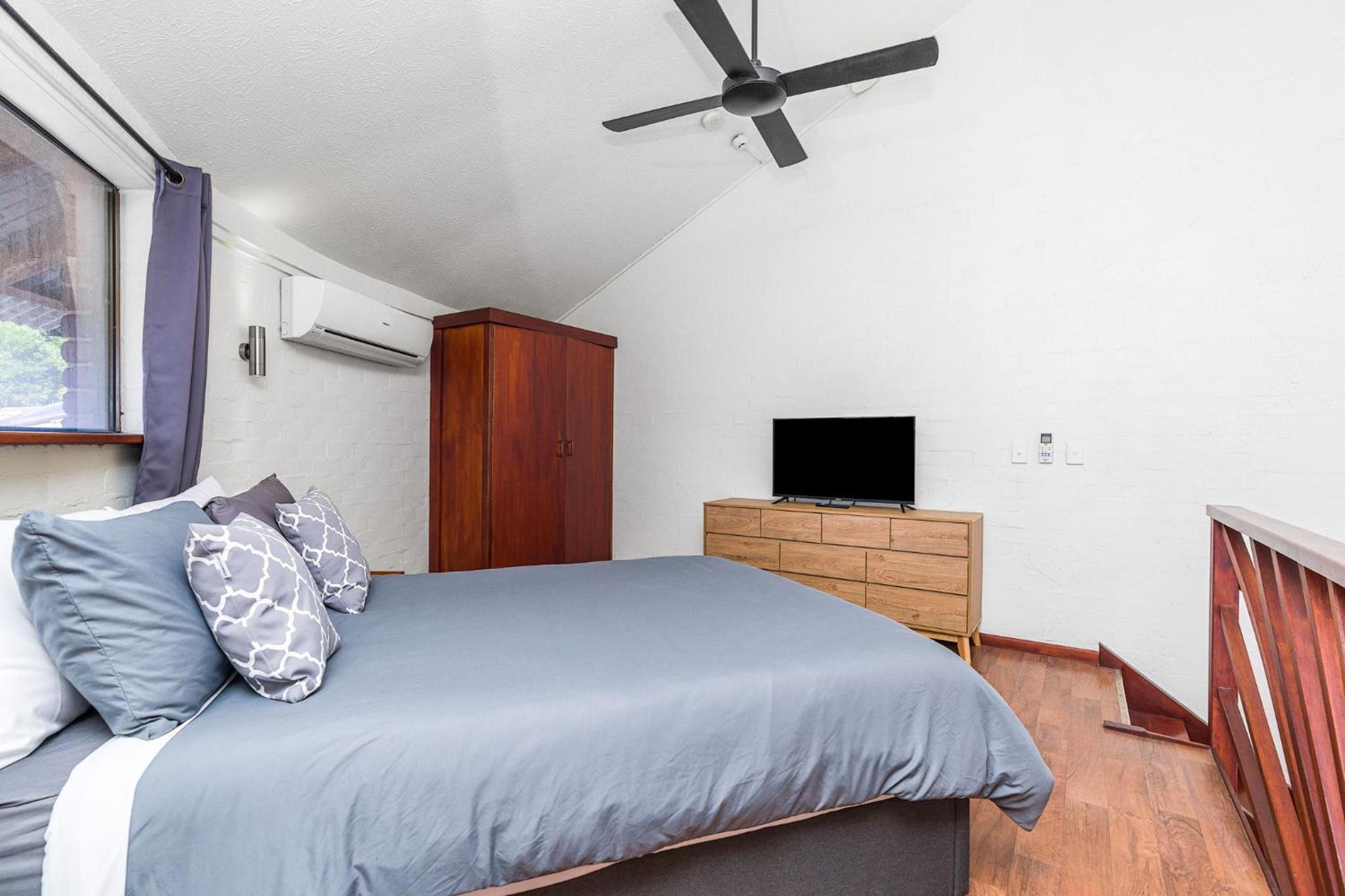 Aquarius Backpackers Resort