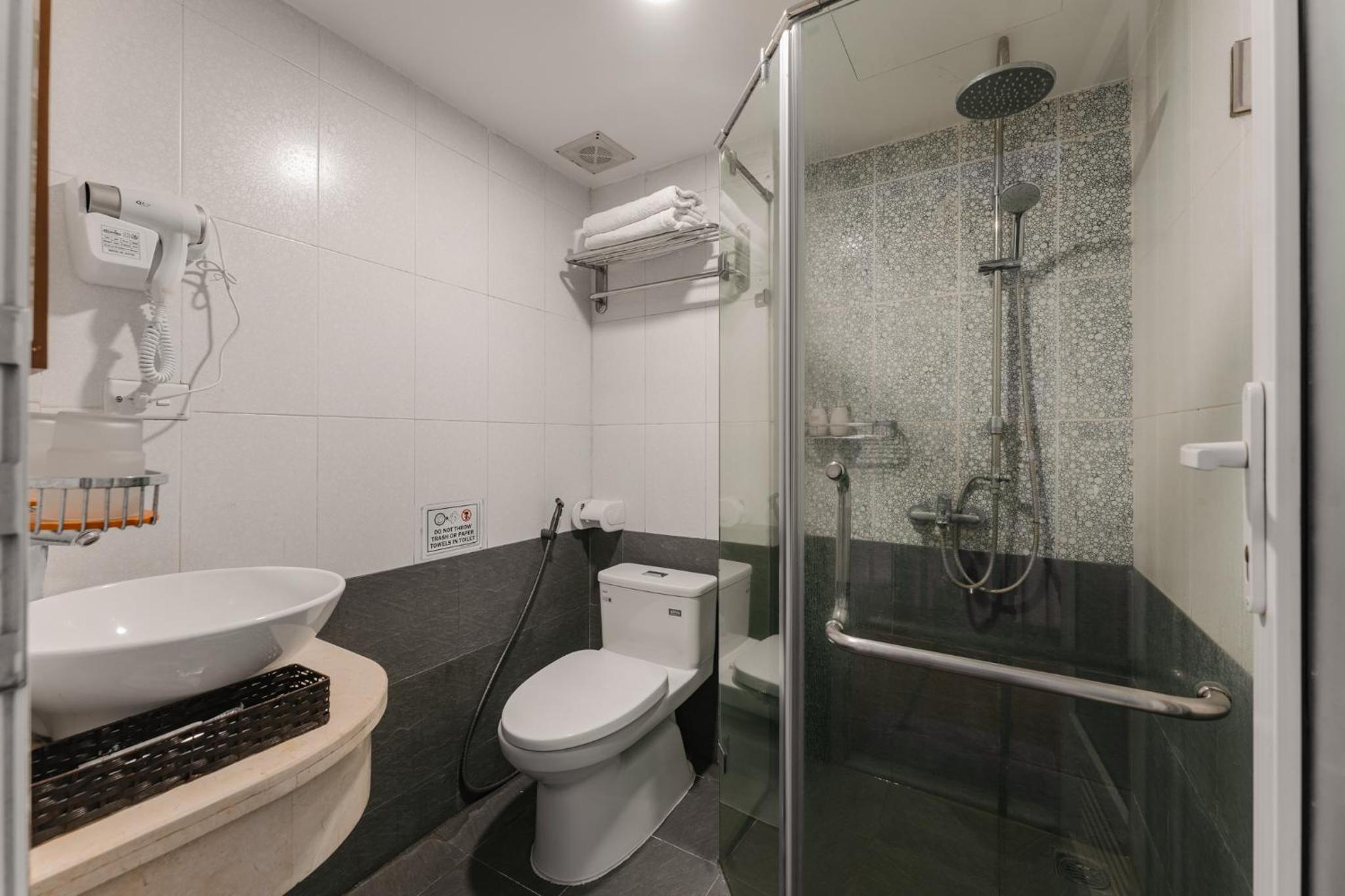 Cheers Hostel Hanoi