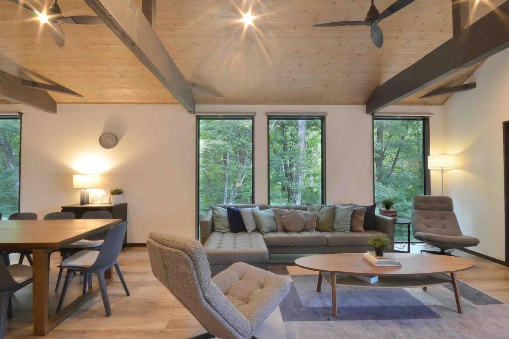 Bellton-Newly built luxury 5 bedrooms & hot tub view 5