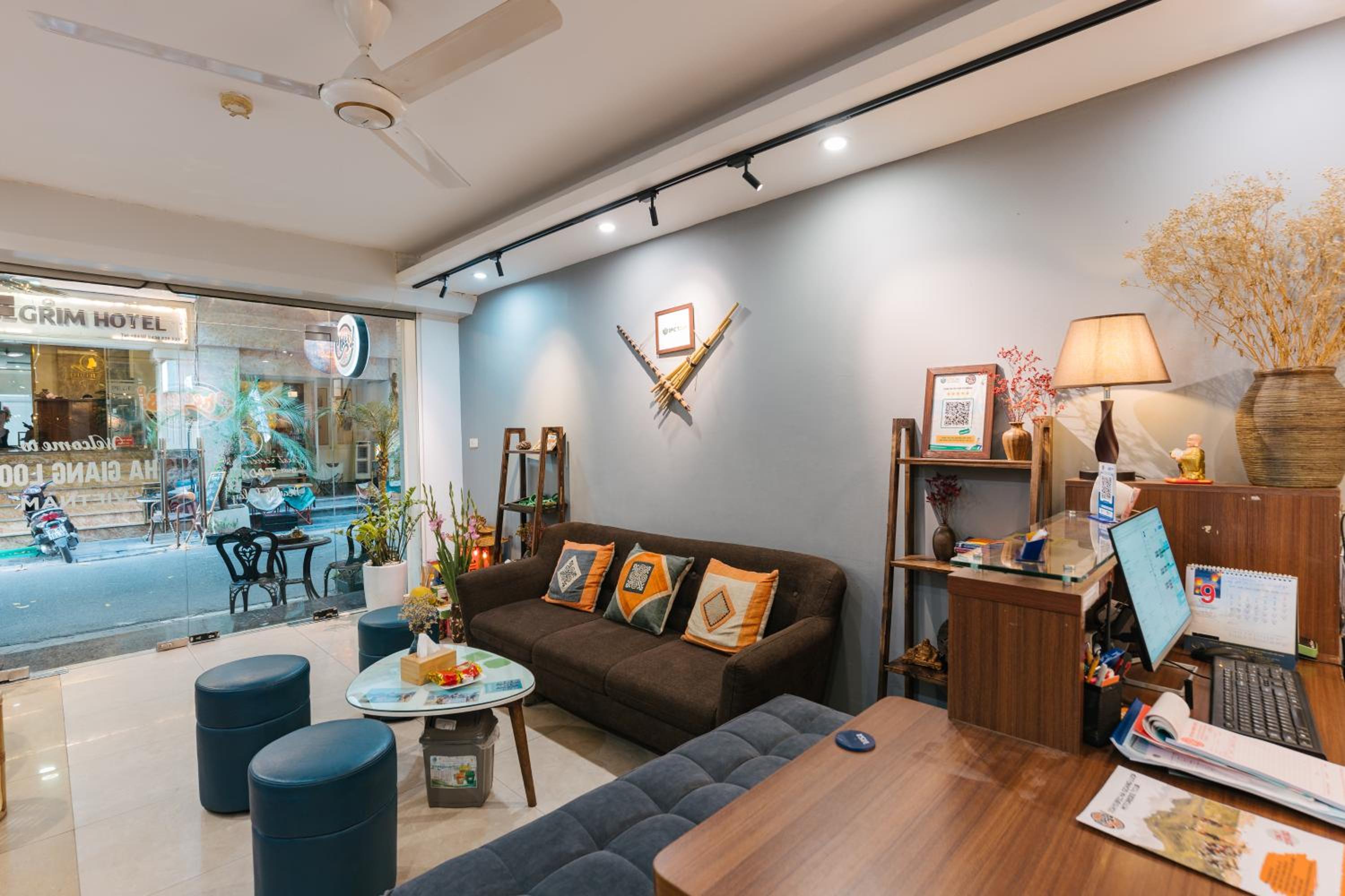 Cheers Hostel Hanoi