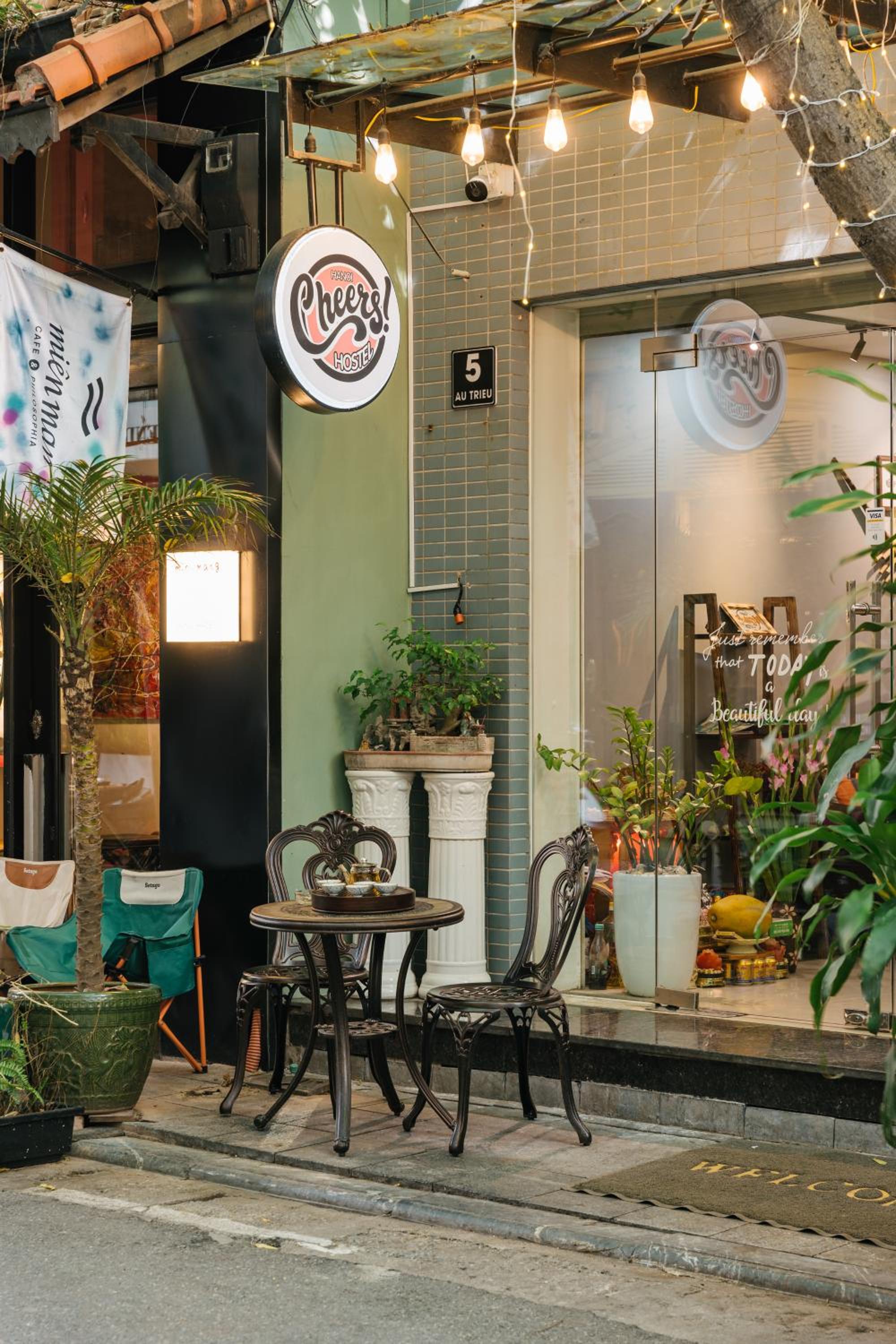 Cheers Hostel Hanoi