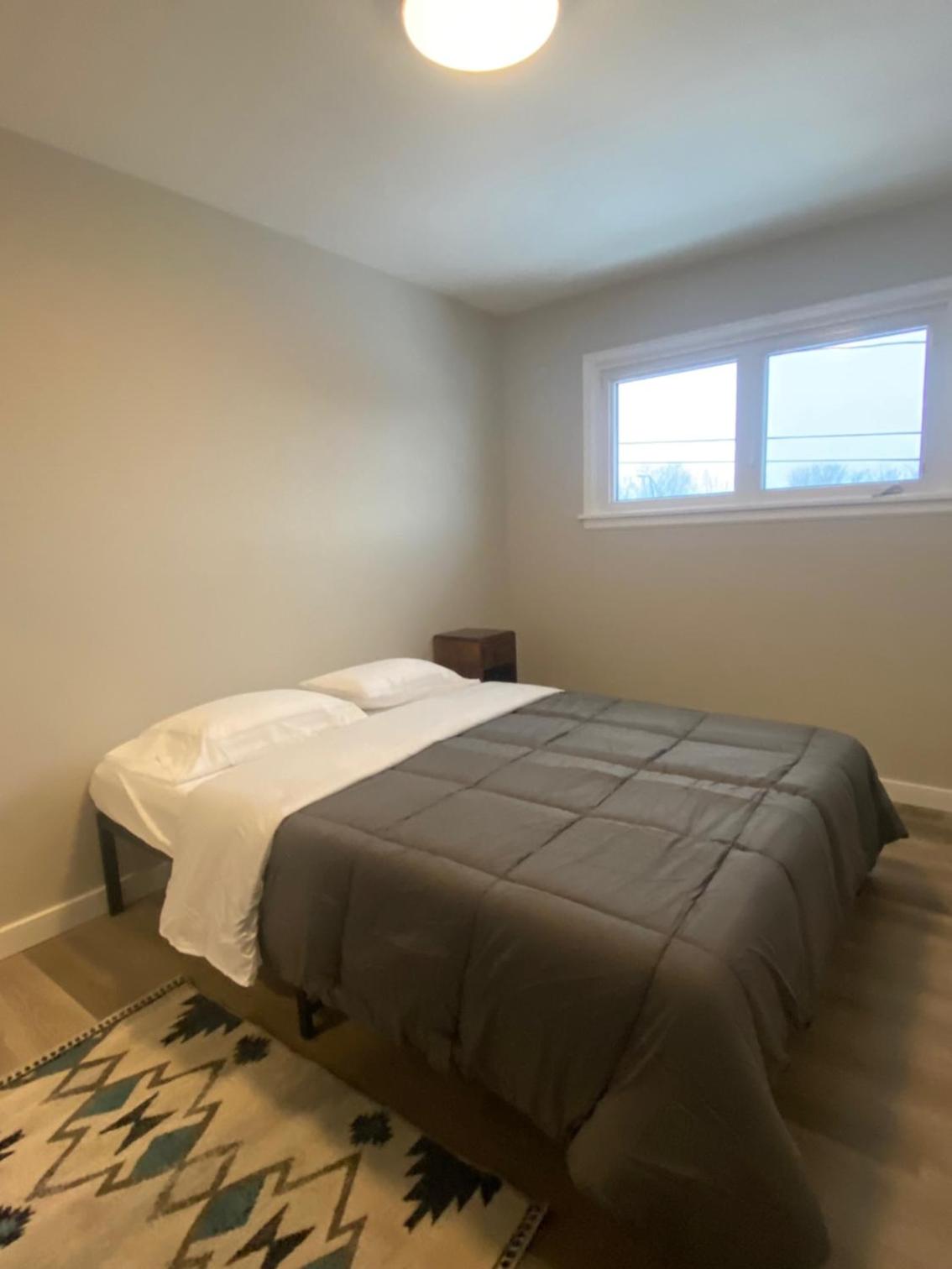 Private Room Lakeview House- Westmount