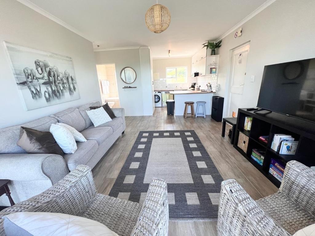Bella Casa 179 - Atlantic Ocean & Robben Island View - Big Bay Beach Club Apartment