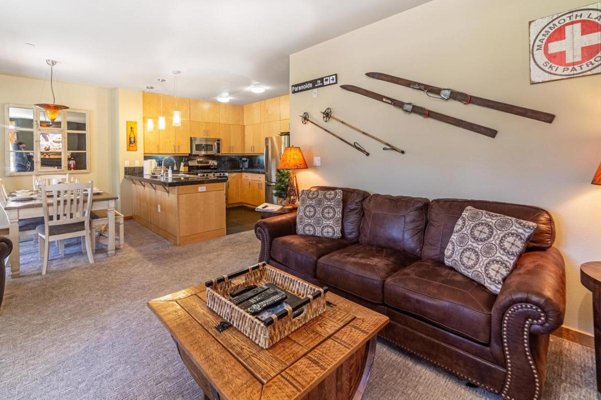 #320 - Golf Course Townhome with Mountain Views & Spa view 3