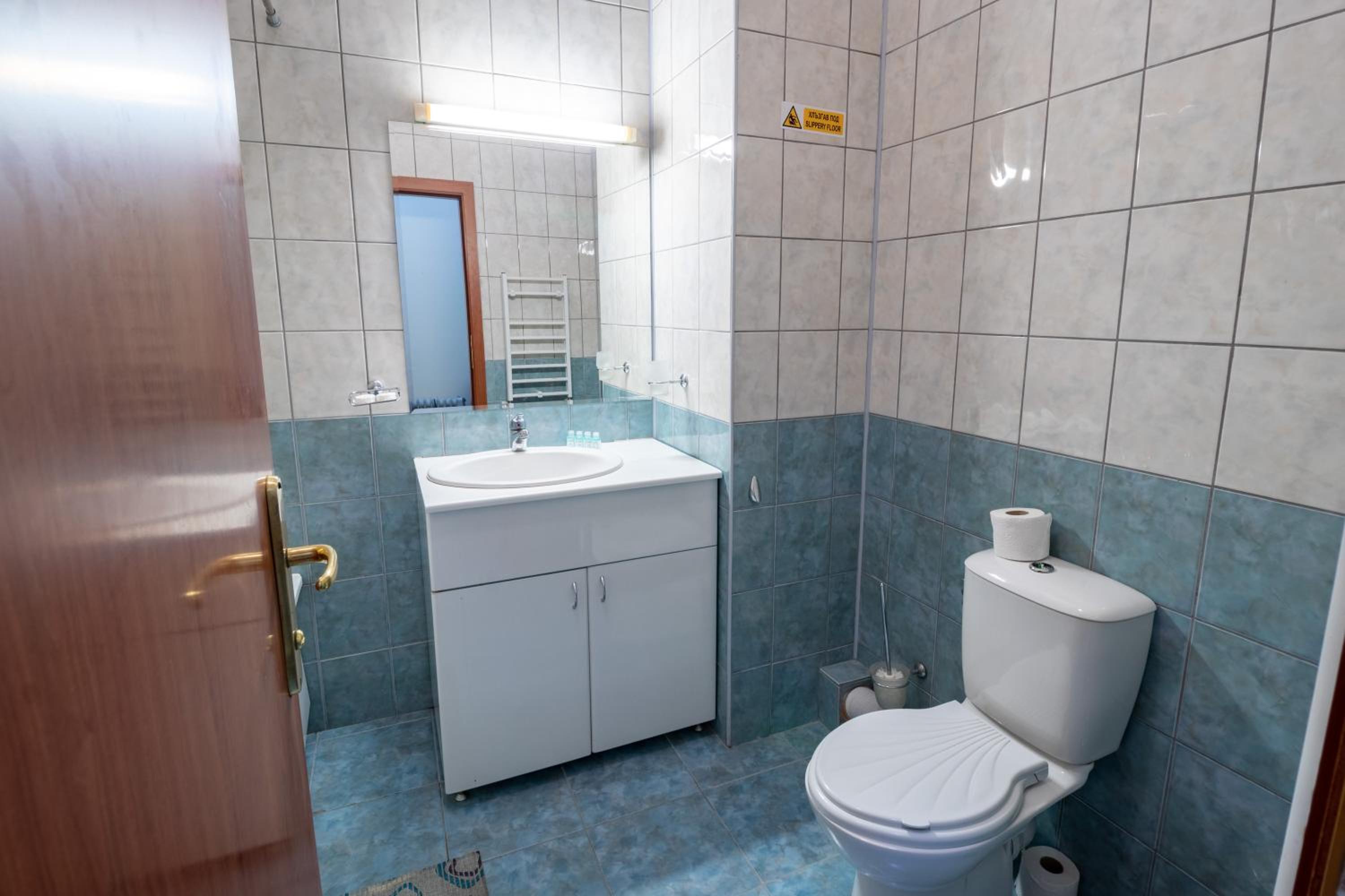 Stylish one bedroomed apartment 112 in main Flora building