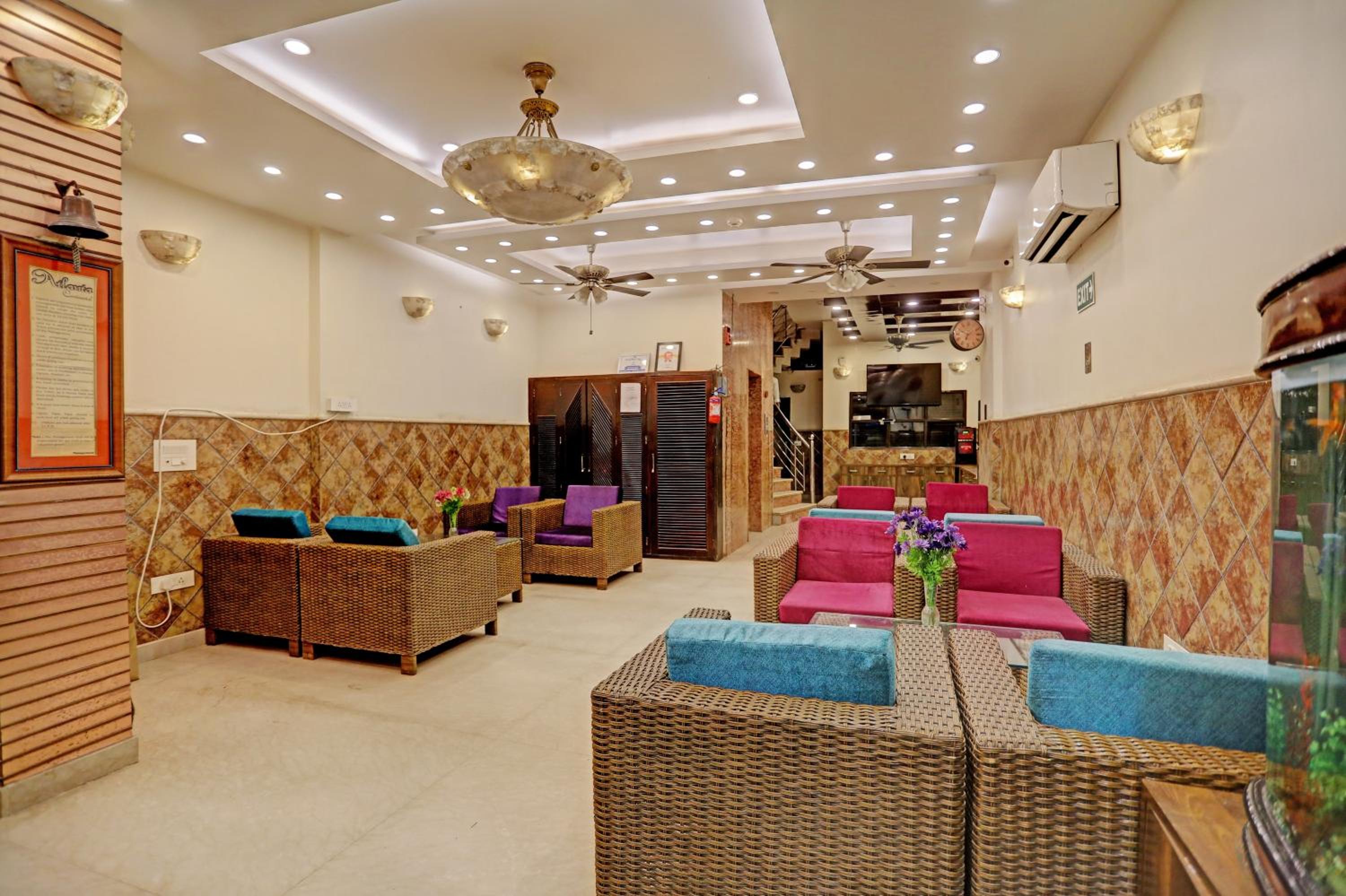 Staybook Hotel Atlanta New Delhi Train Station view 4