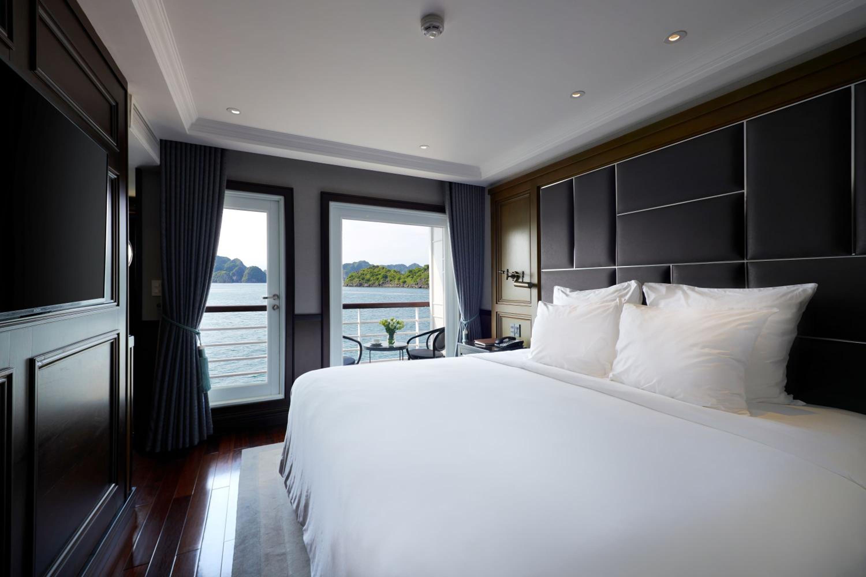 Paradise Grand Cruise - Lan Ha Bay view 3