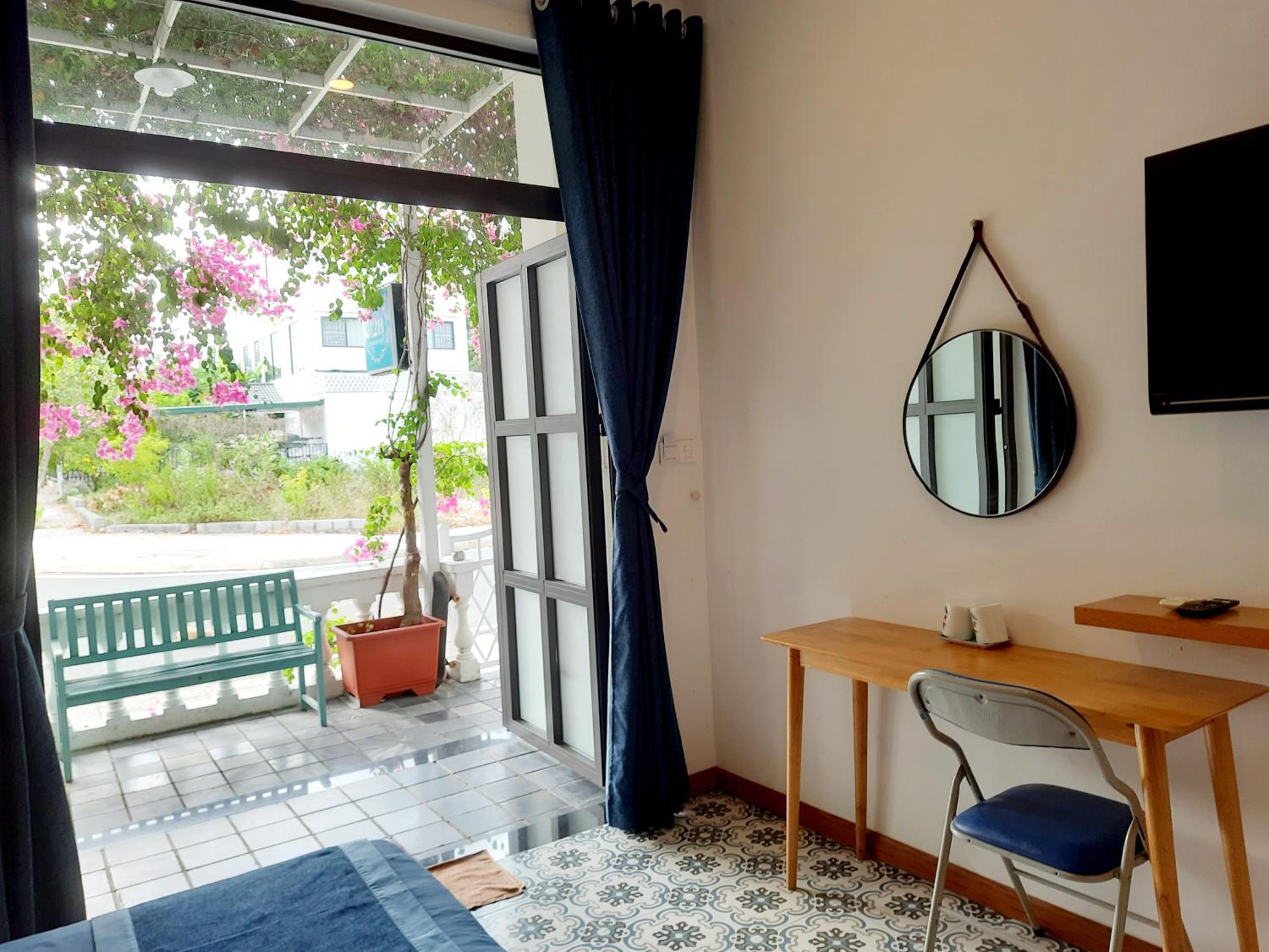 H2B Homestay Mountains view near Bai Dai Beach view 5