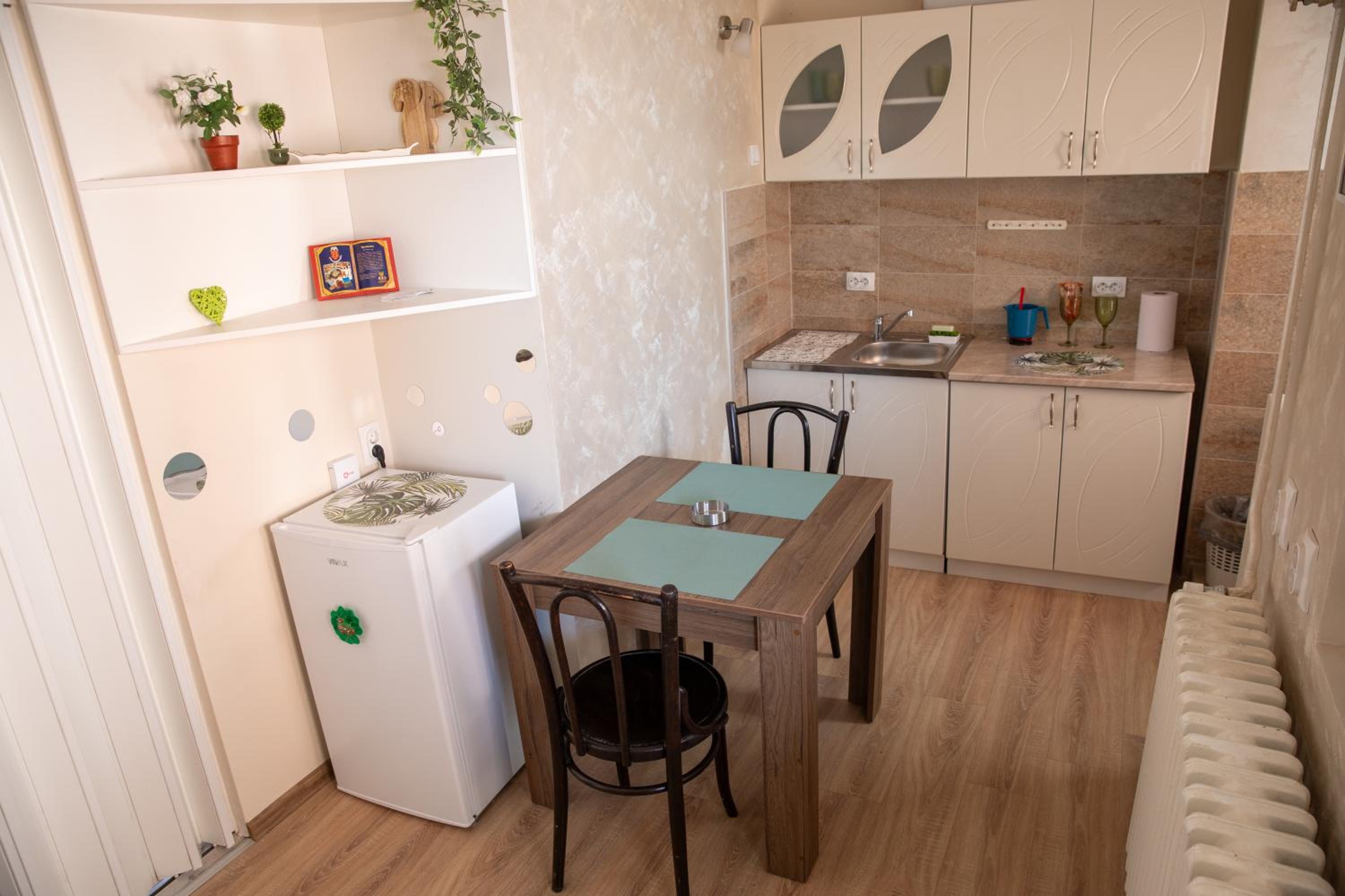 Garden apartment & parking