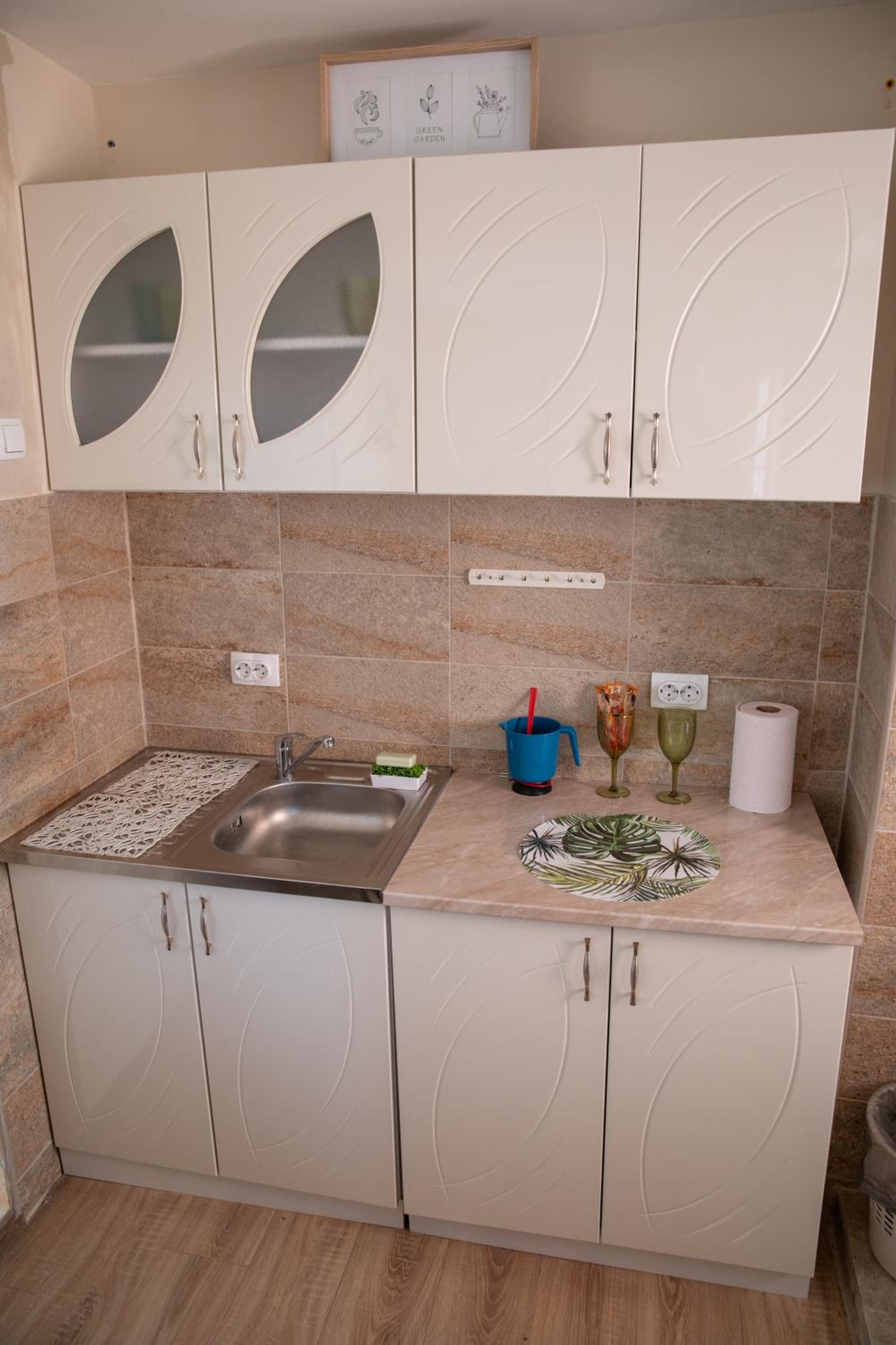 Garden apartment & parking