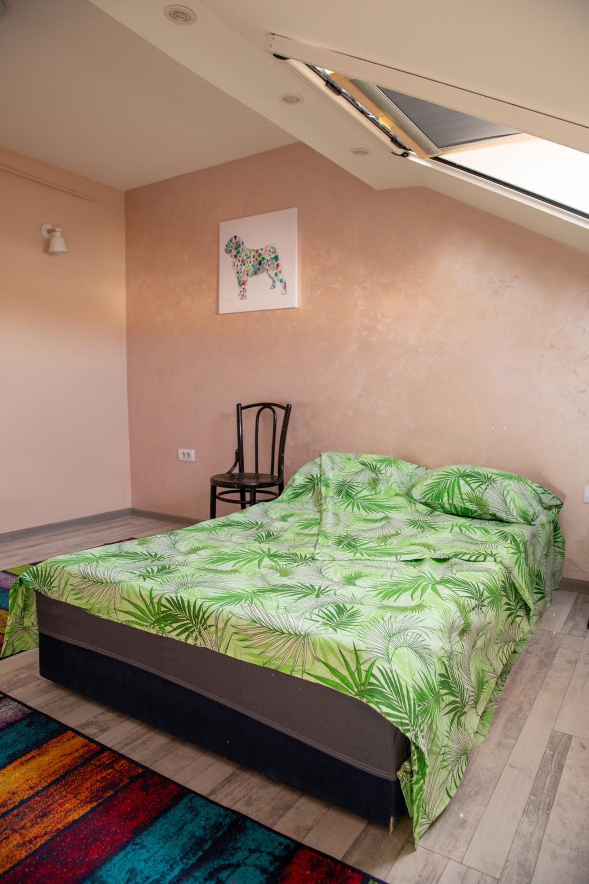 Garden apartment & parking