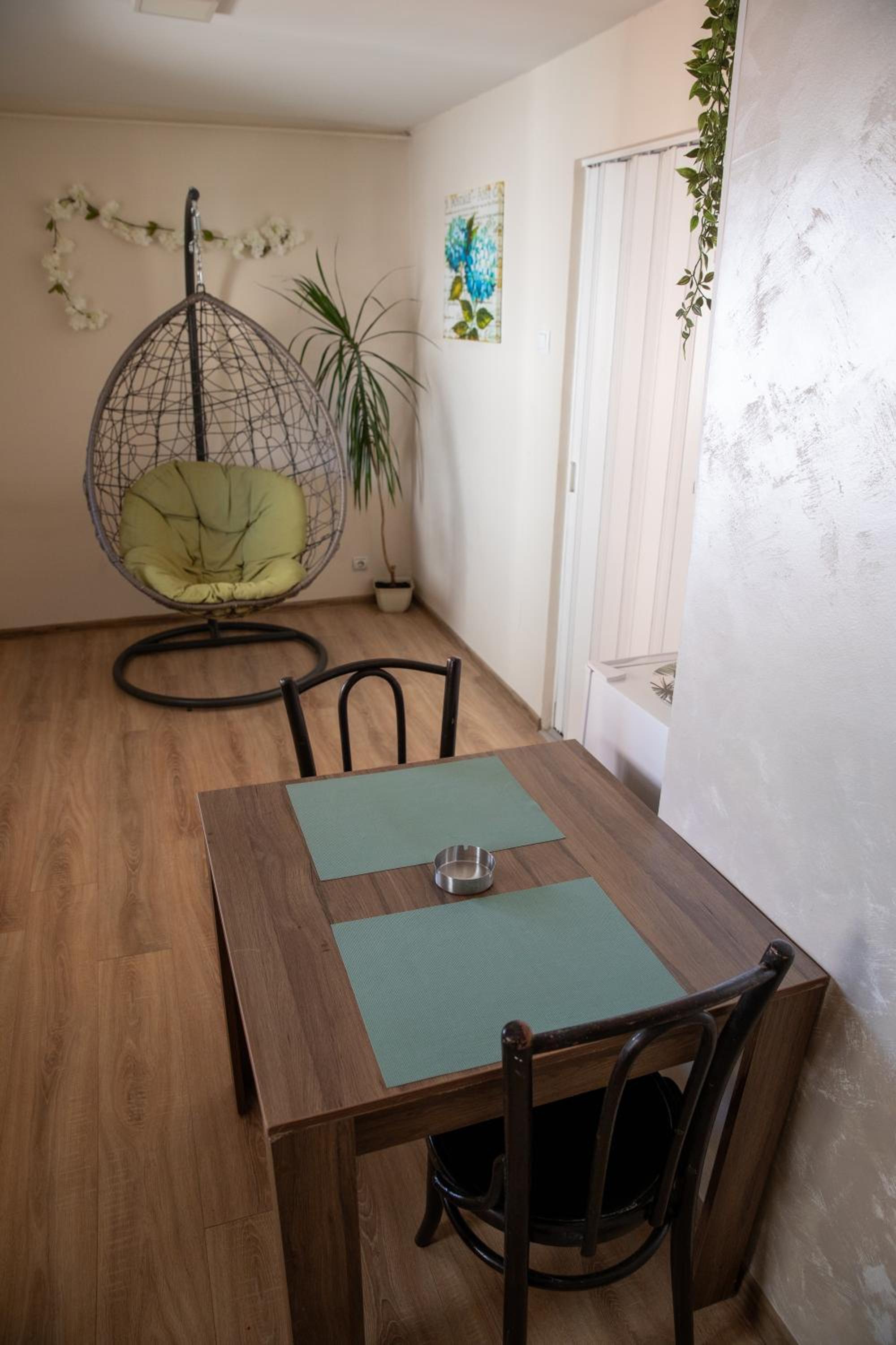 Garden apartment & parking