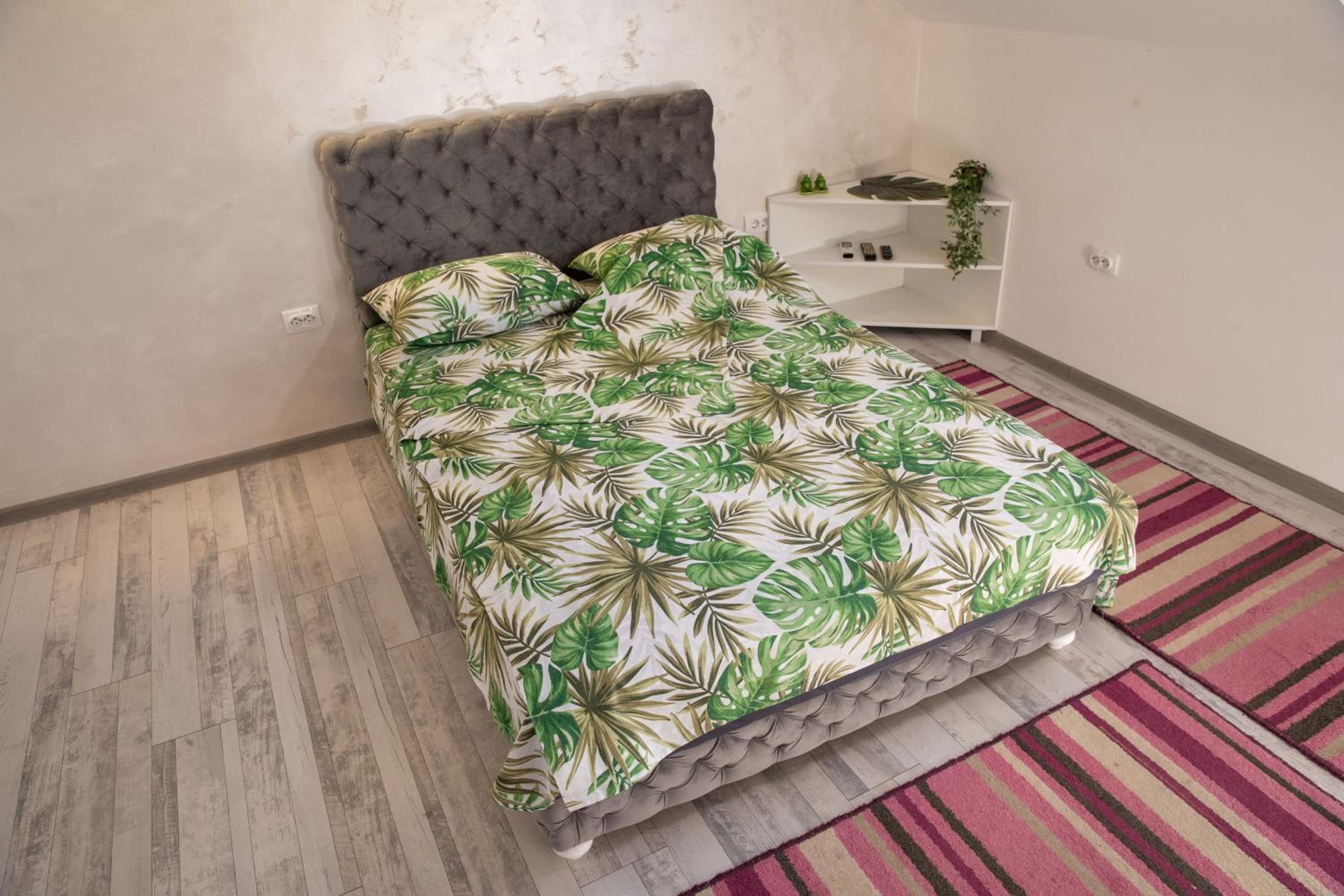 Garden apartment & parking